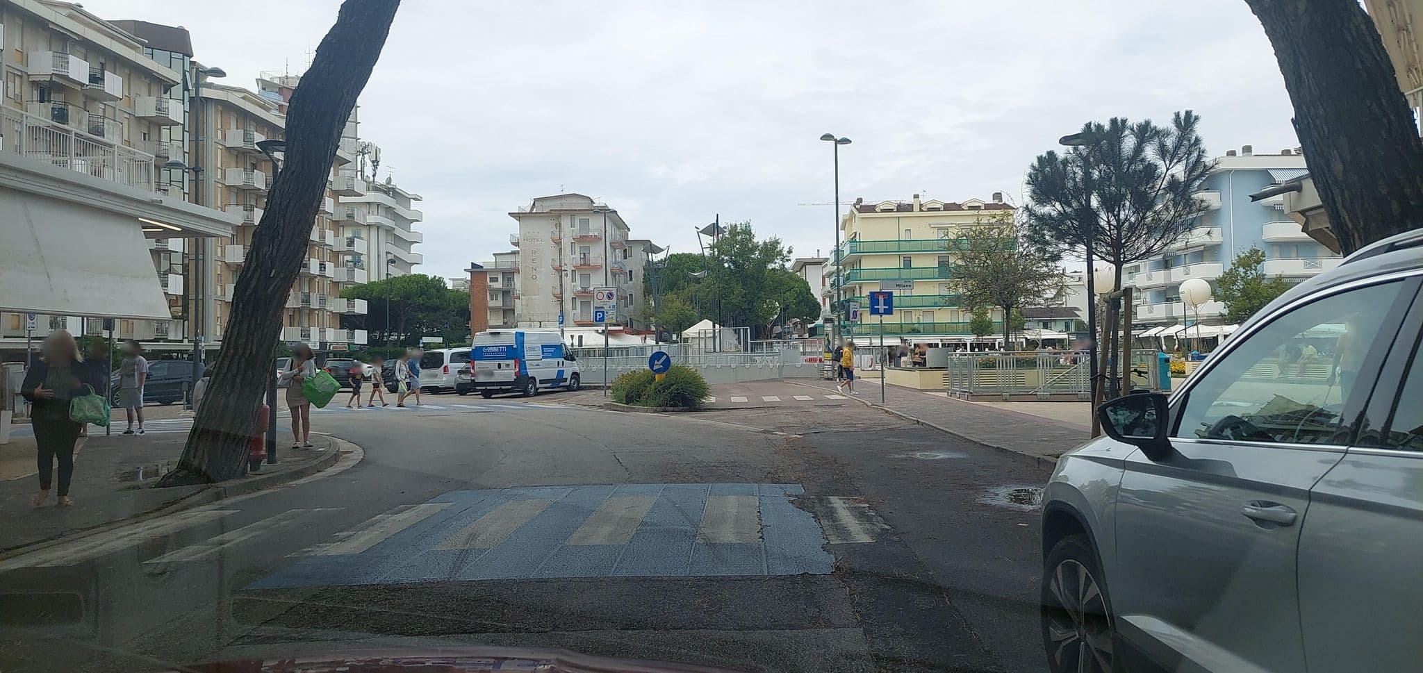 Street view near Hotel Croce di Malta, Lido di Jesolo — © gzin (CC BY-SA · Mapillary)
