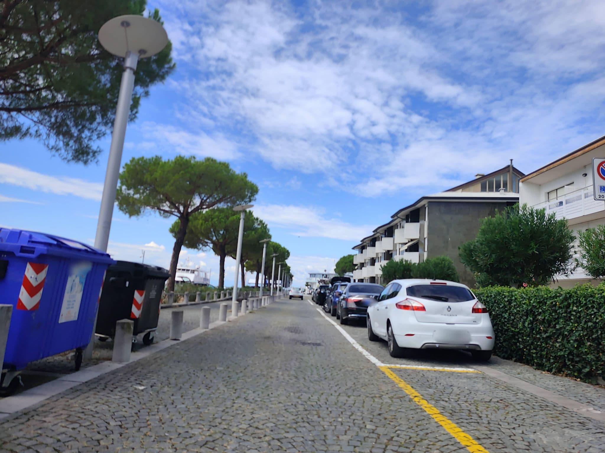 Street view near Yachting Residence, Lignano Sabbiadoro — © Duro (CC BY-SA · Mapillary)