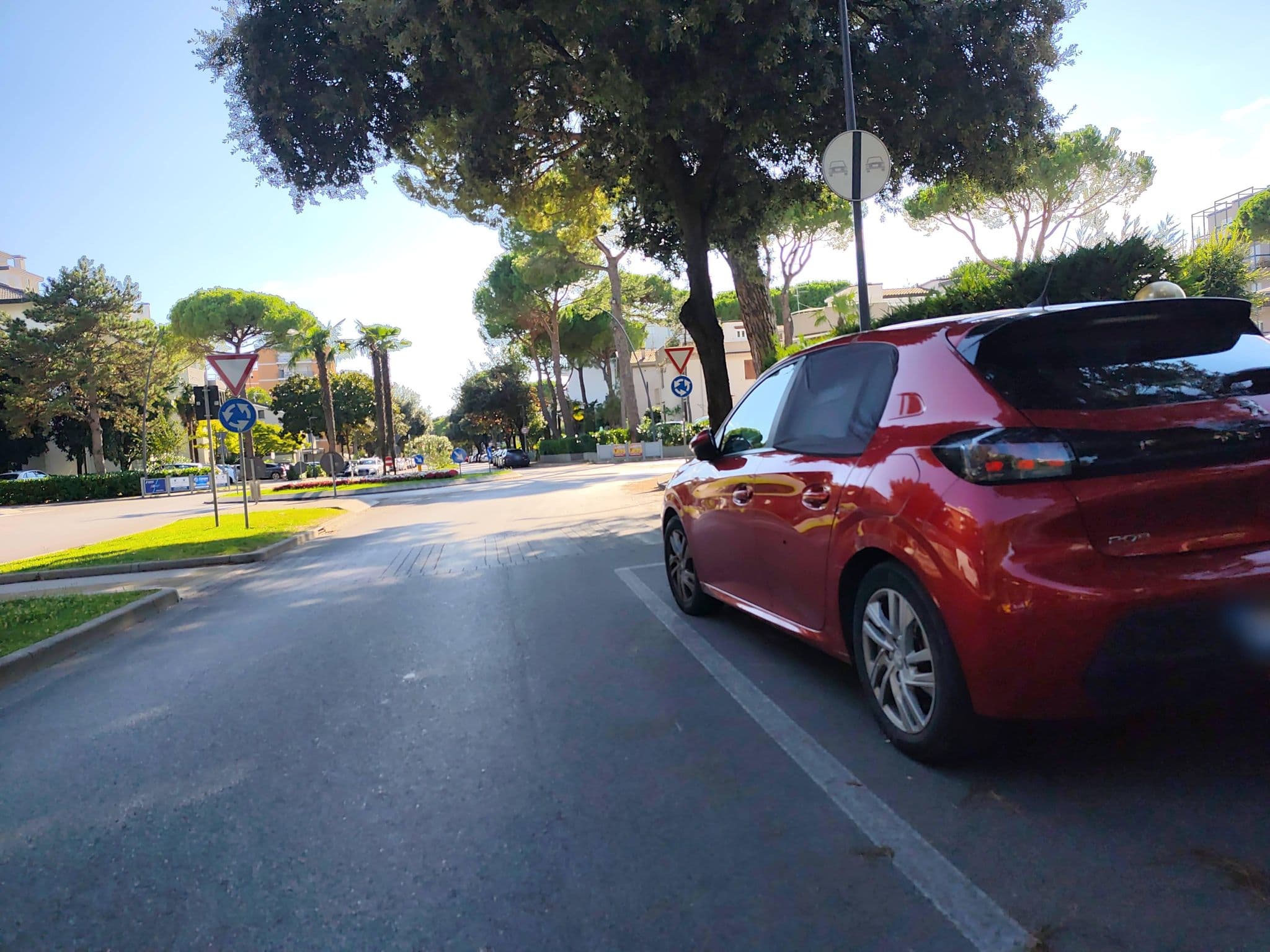 Street view near Hotel Meuble Ambassador, Lignano Sabbiadoro — © Duro (CC BY-SA · Mapillary)