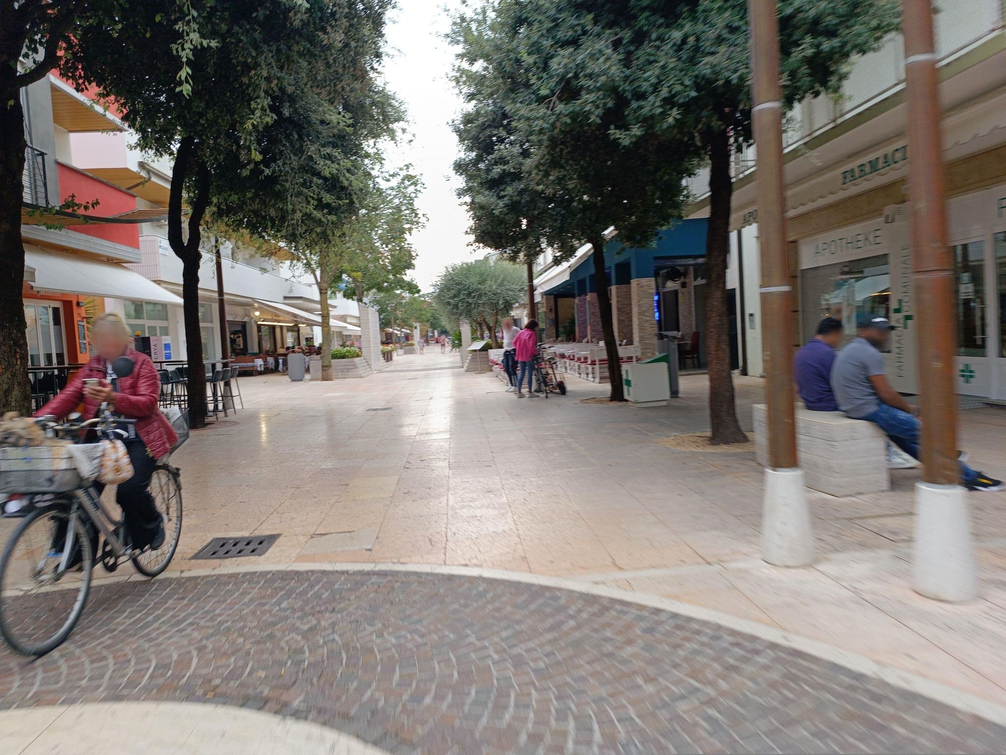 Street view near Pensione Amalfi, Lignano Sabbiadoro — © Duro (CC BY-SA · Mapillary)