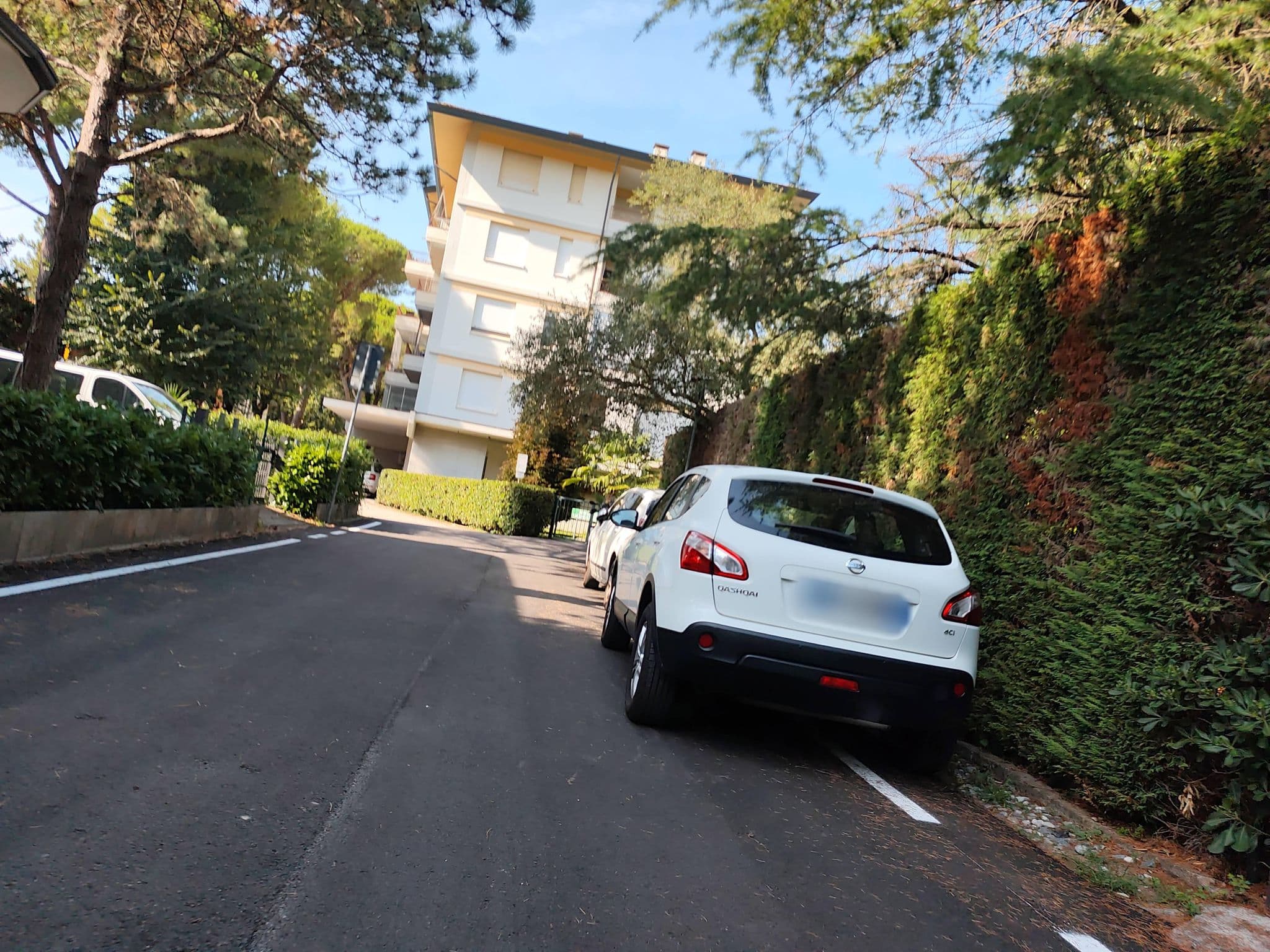 Street view near Hotel Arizona, Lignano Sabbiadoro — © Duro (CC BY-SA · Mapillary)