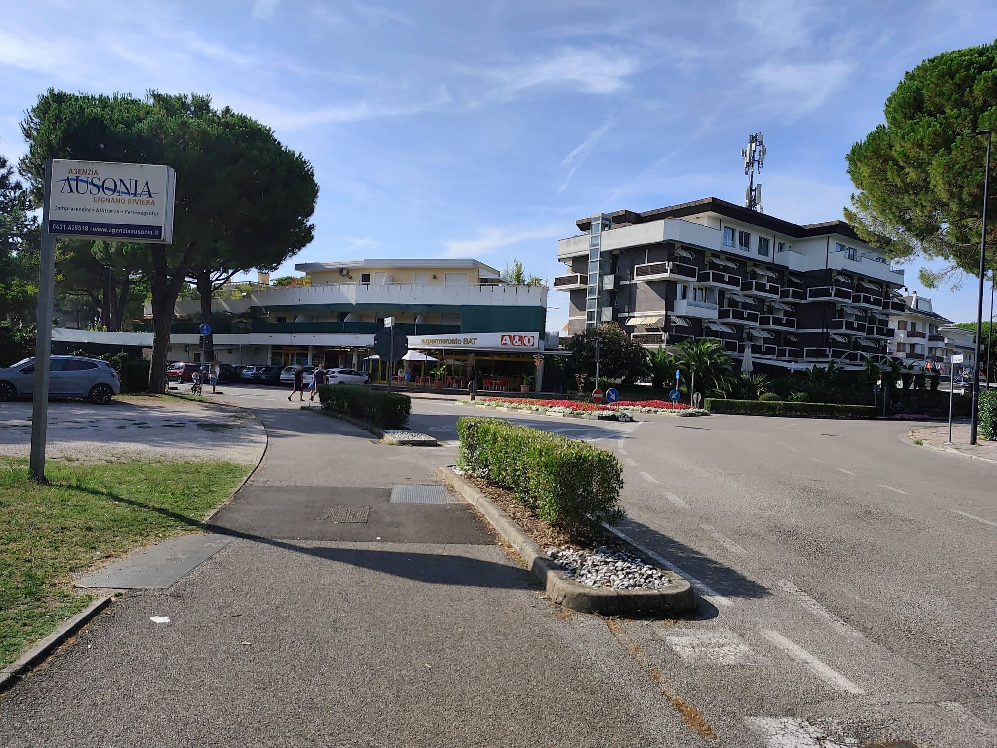 Street view near Appartamenti Riviera Beach, Lignano Sabbiadoro — © Duro (CC BY-SA · Mapillary)