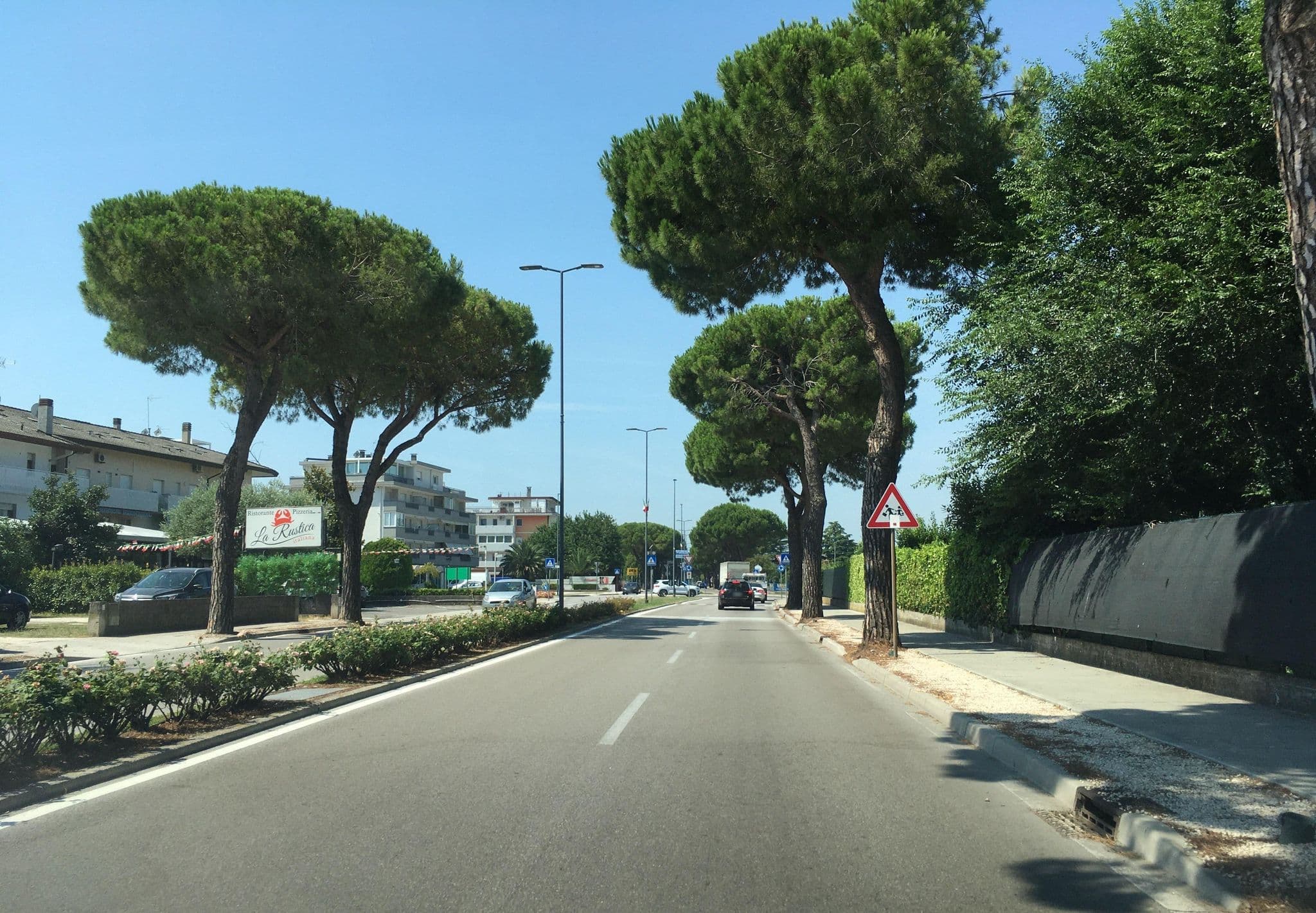 Street view near Villa Sayonara, Lignano Sabbiadoro — © istefanos (CC BY-SA · Mapillary)