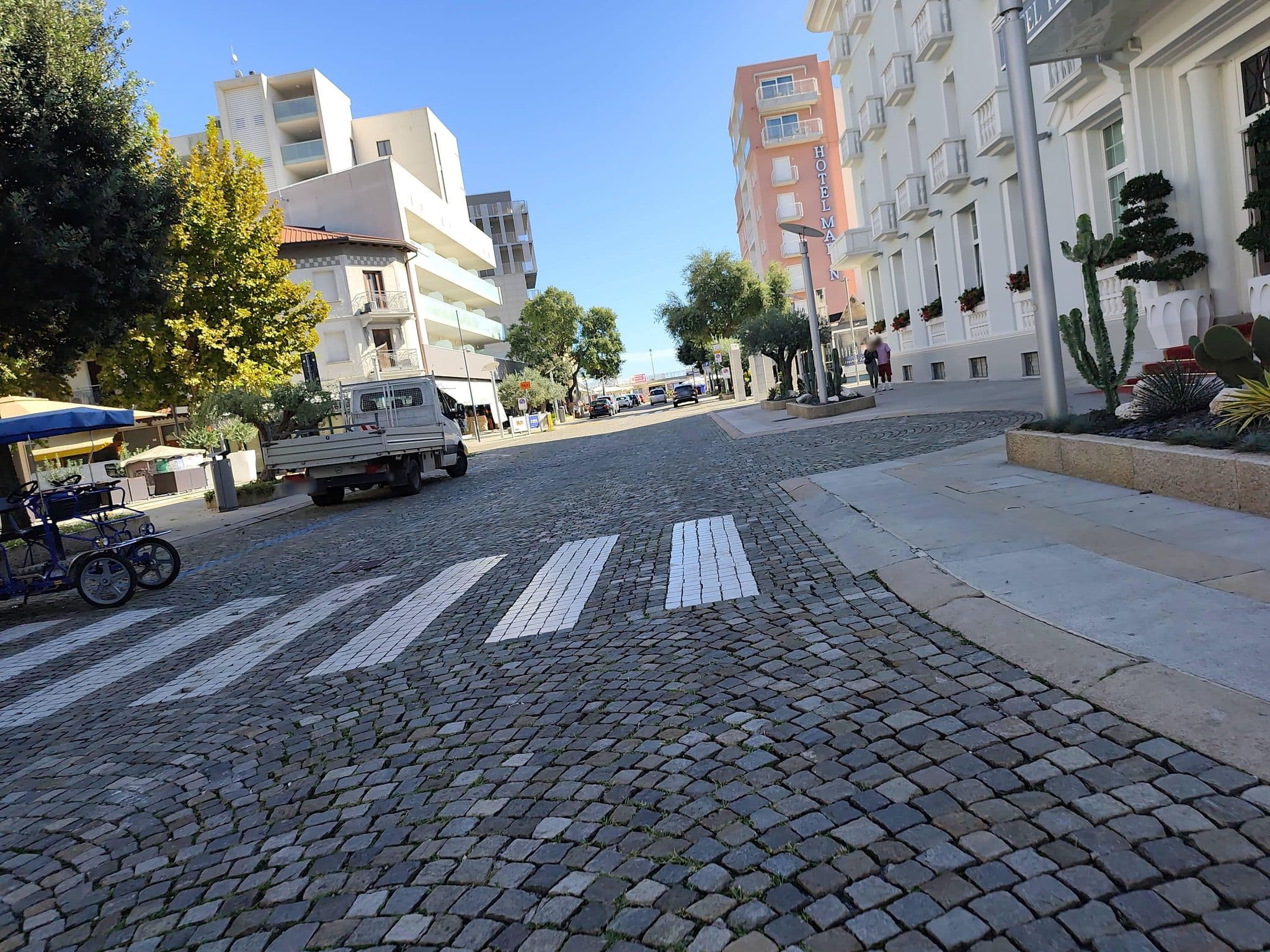 Street view near Hotel Italia Palace Lignano Sabbiadoro, Lignano Sabbiadoro — © Duro (CC BY-SA · Mapillary)