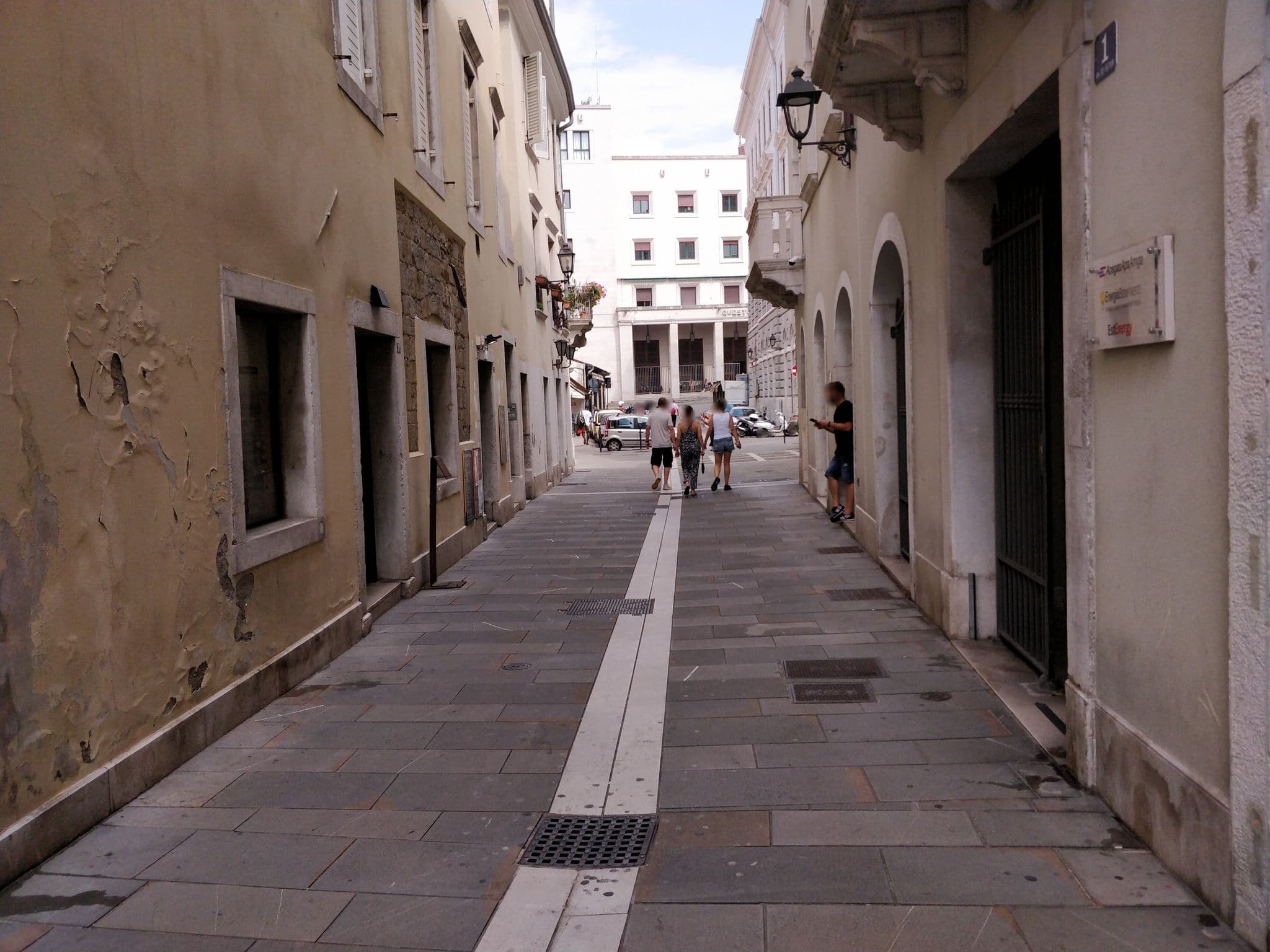 Street view near Locanda alla Beccherie, Trieste — © publicvoit (CC BY-SA · Mapillary)