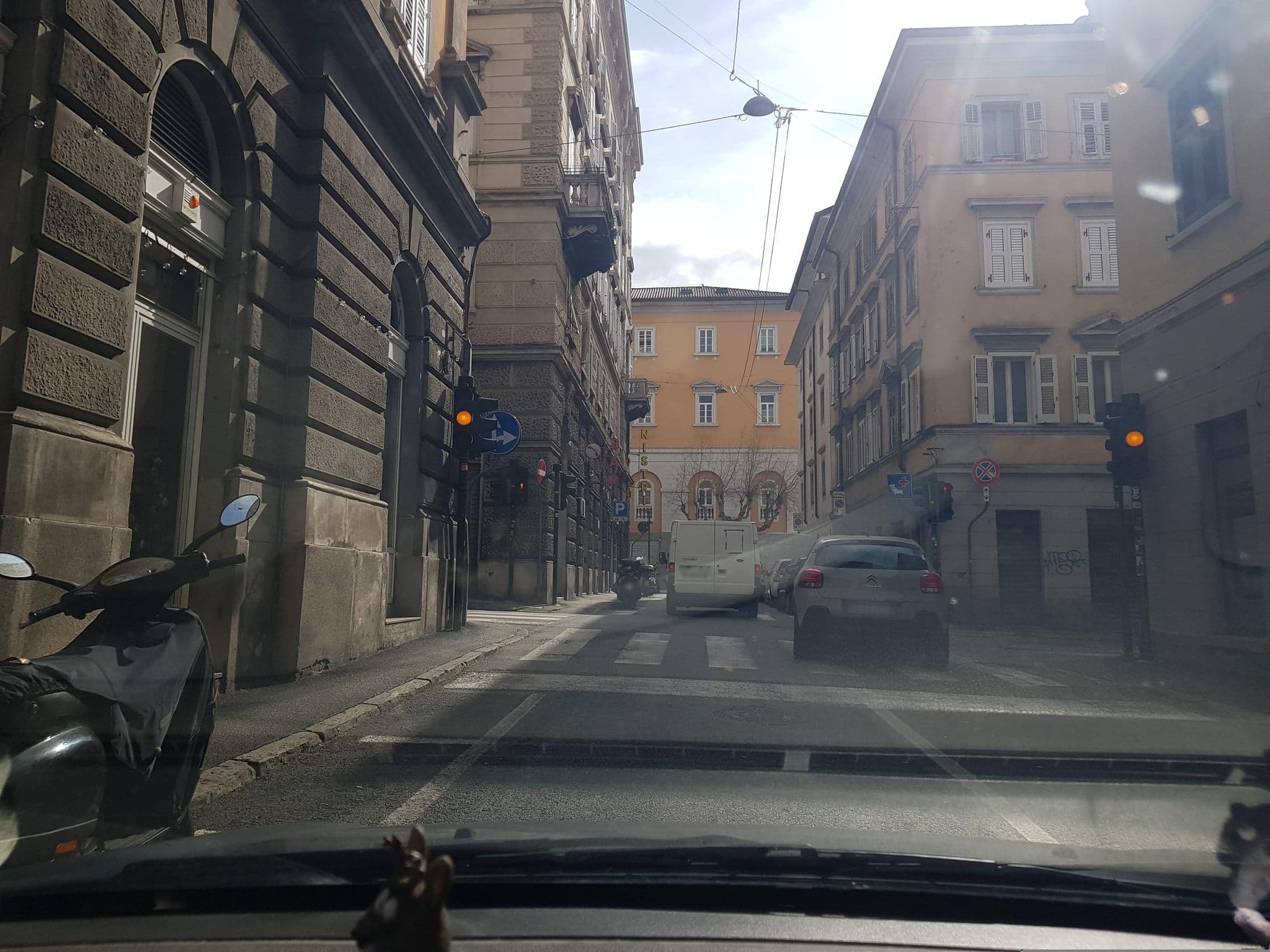 Street view near Travelling Home, Trieste — © igorzo (CC BY-SA · Mapillary)