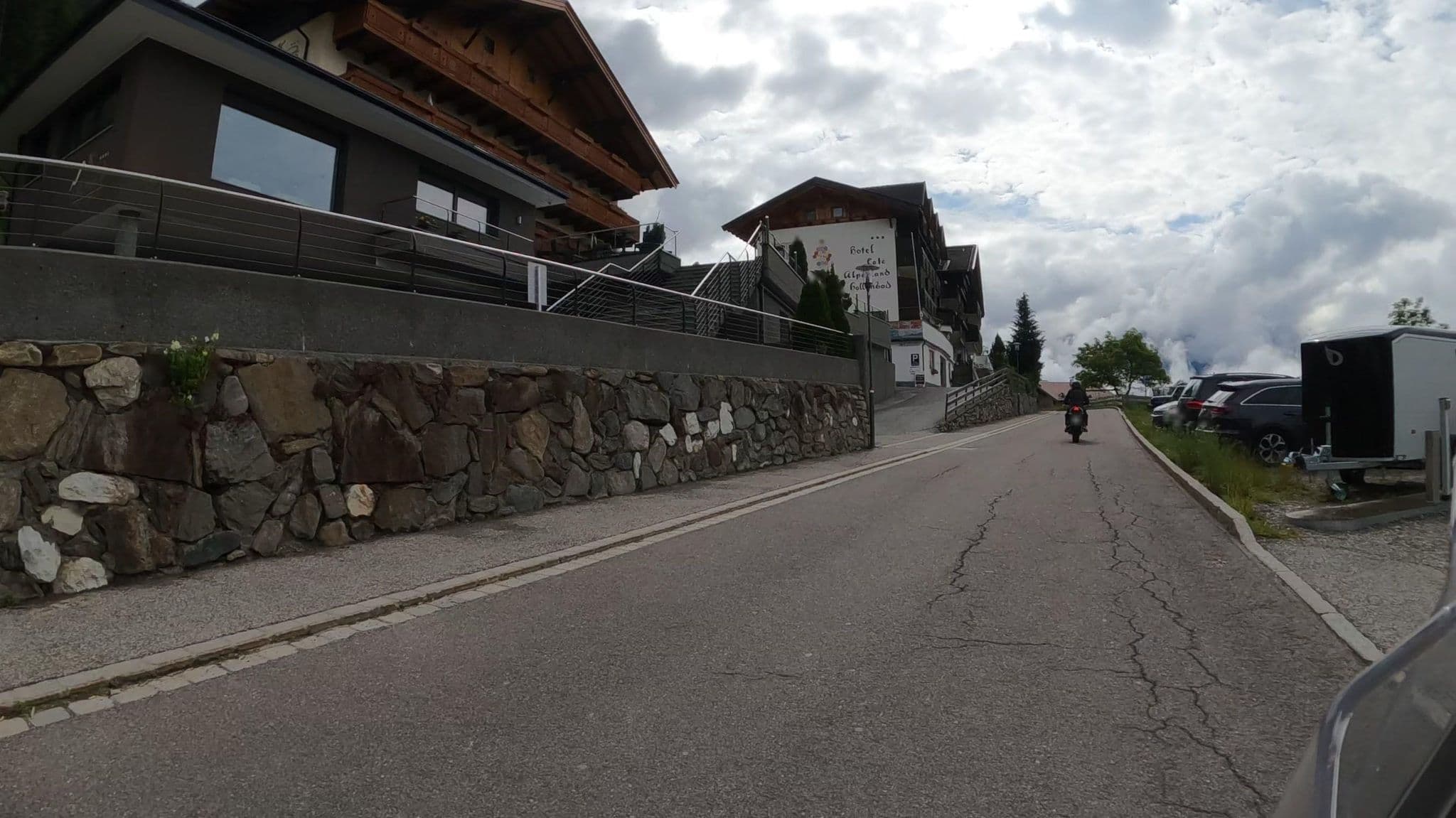 Street view near Hotel Kronhof, San Leonardo in Passiria — © crami (CC BY-SA · Mapillary)