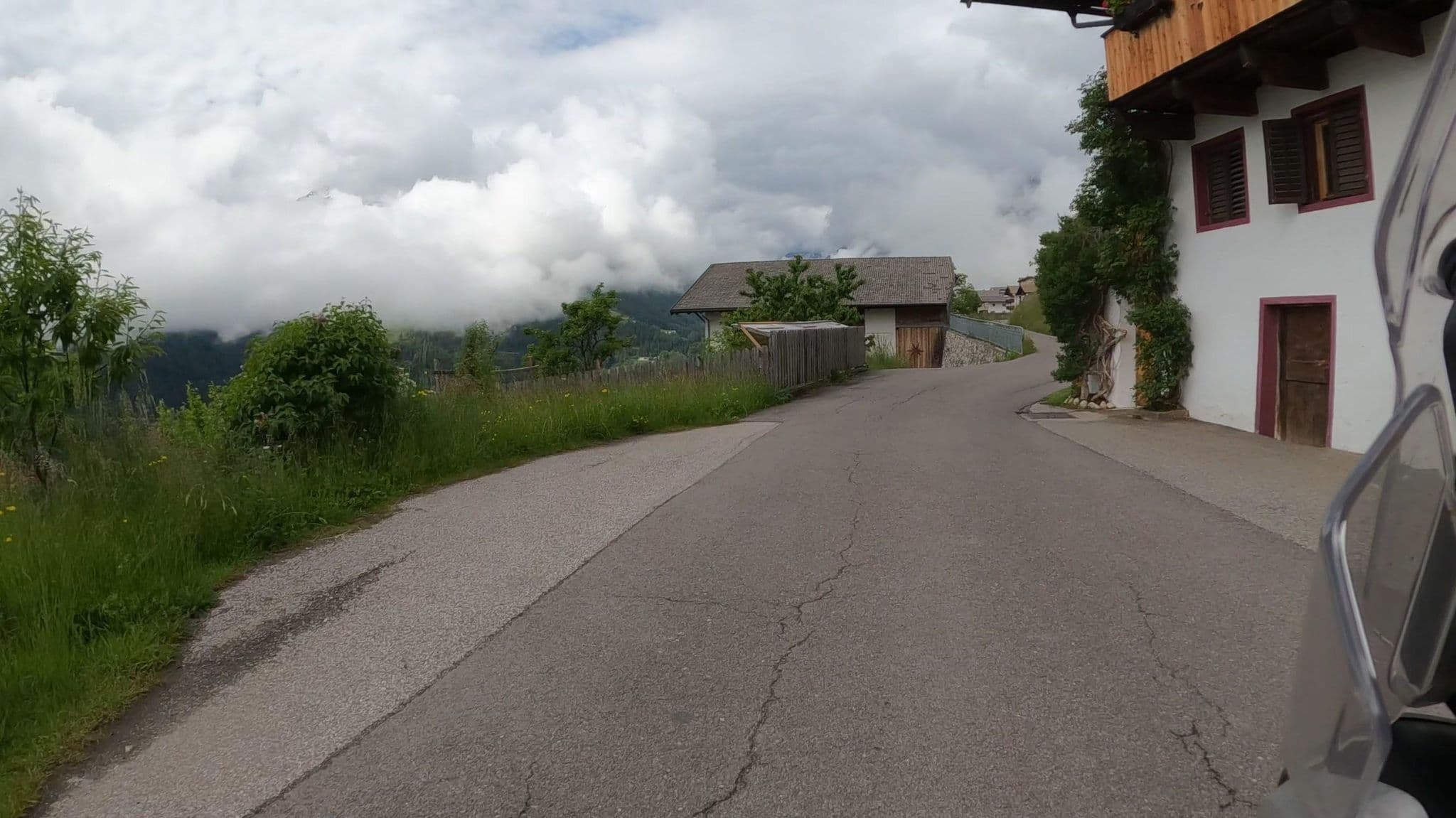 Street view near Jogglanderhof - Hochwilde, San Leonardo in Passiria — © crami (CC BY-SA · Mapillary)