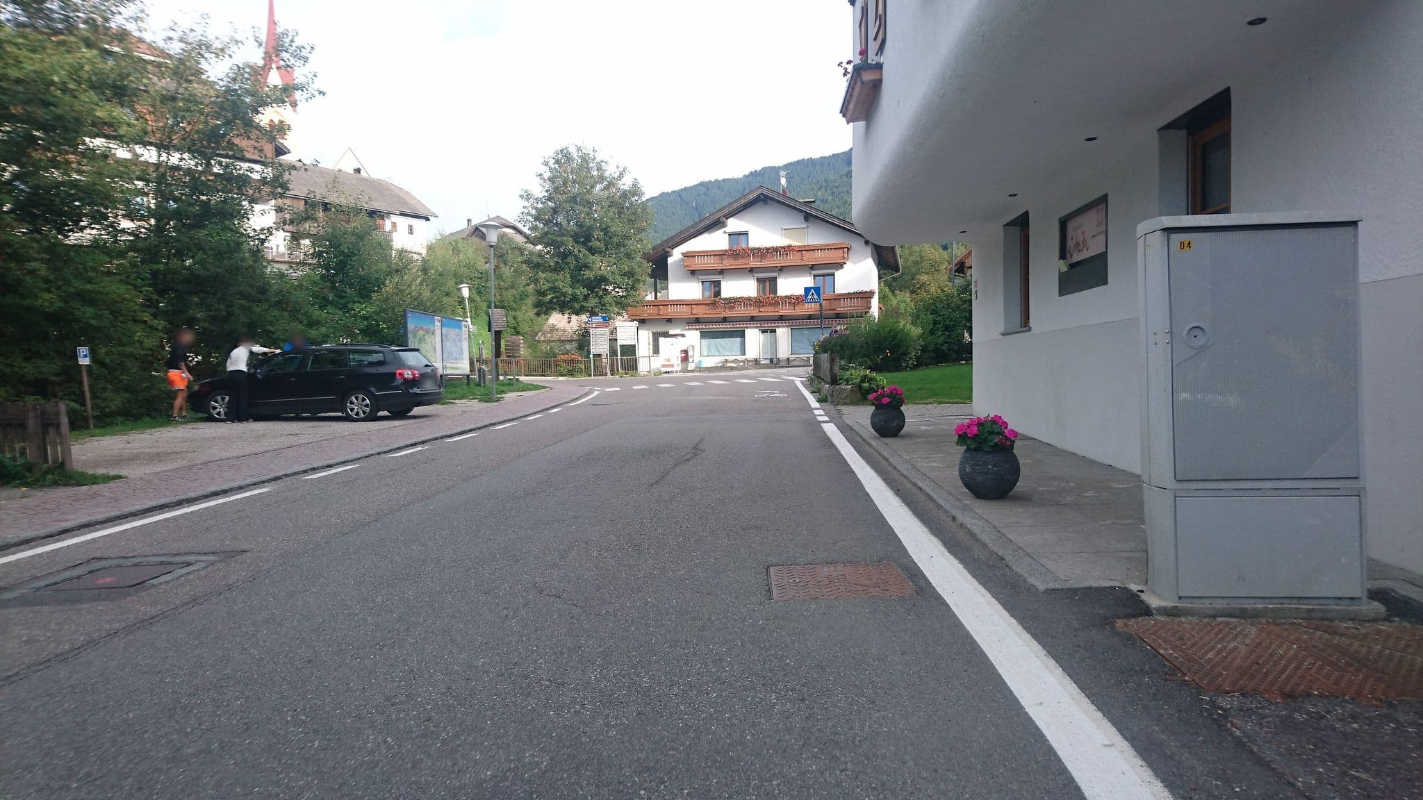 Street view near Garni Raderhof, Valdaora di Mezzo — © voschix (CC BY-SA · Mapillary)