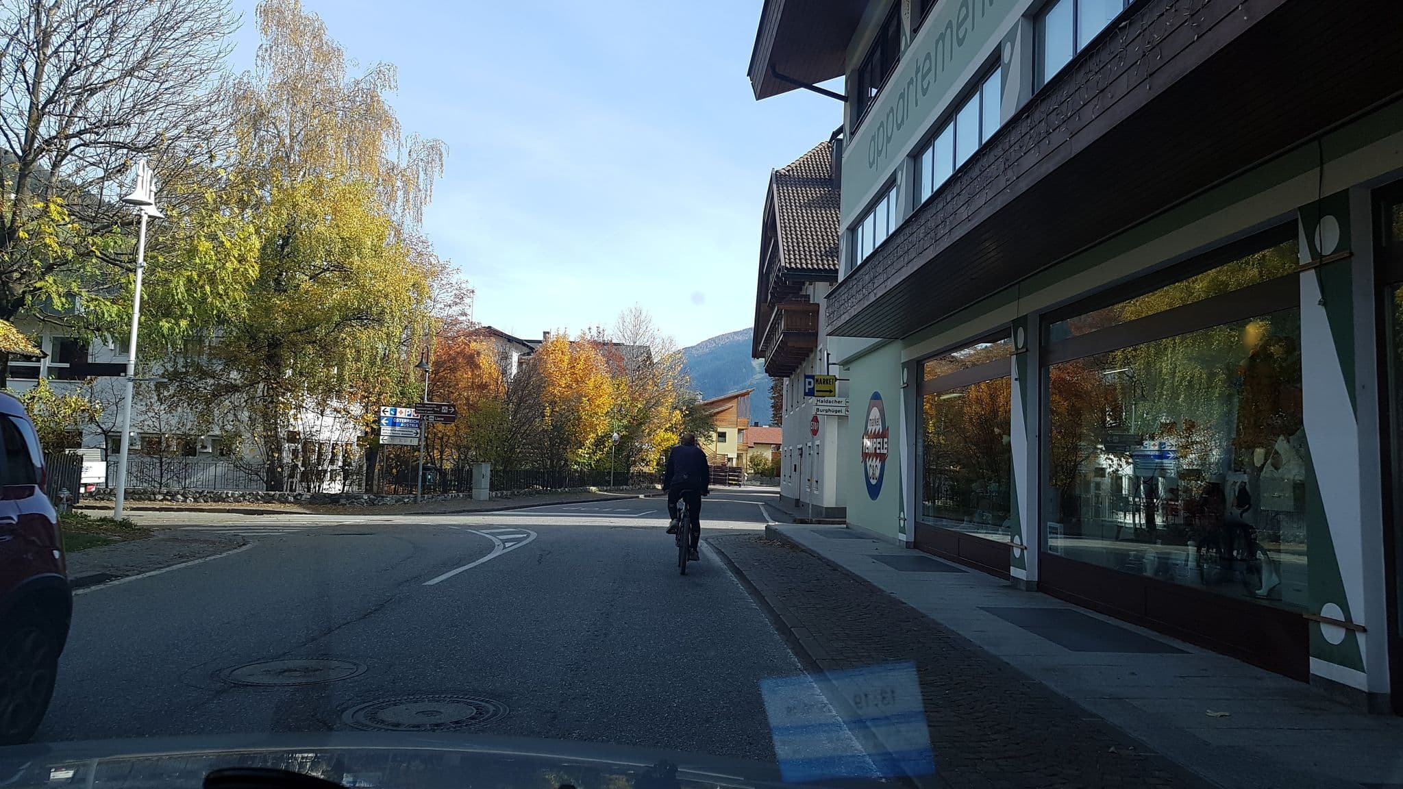 Street view near Residence Tempele Sas, San Candido — © igorzo (CC BY-SA · Mapillary)