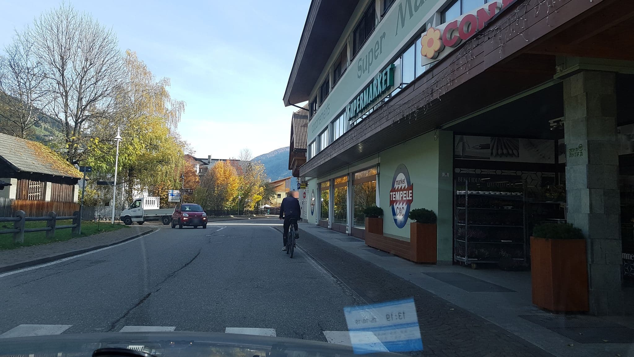 Street view near Tempele C & C Market, San Candido — © igorzo (CC BY-SA · Mapillary)