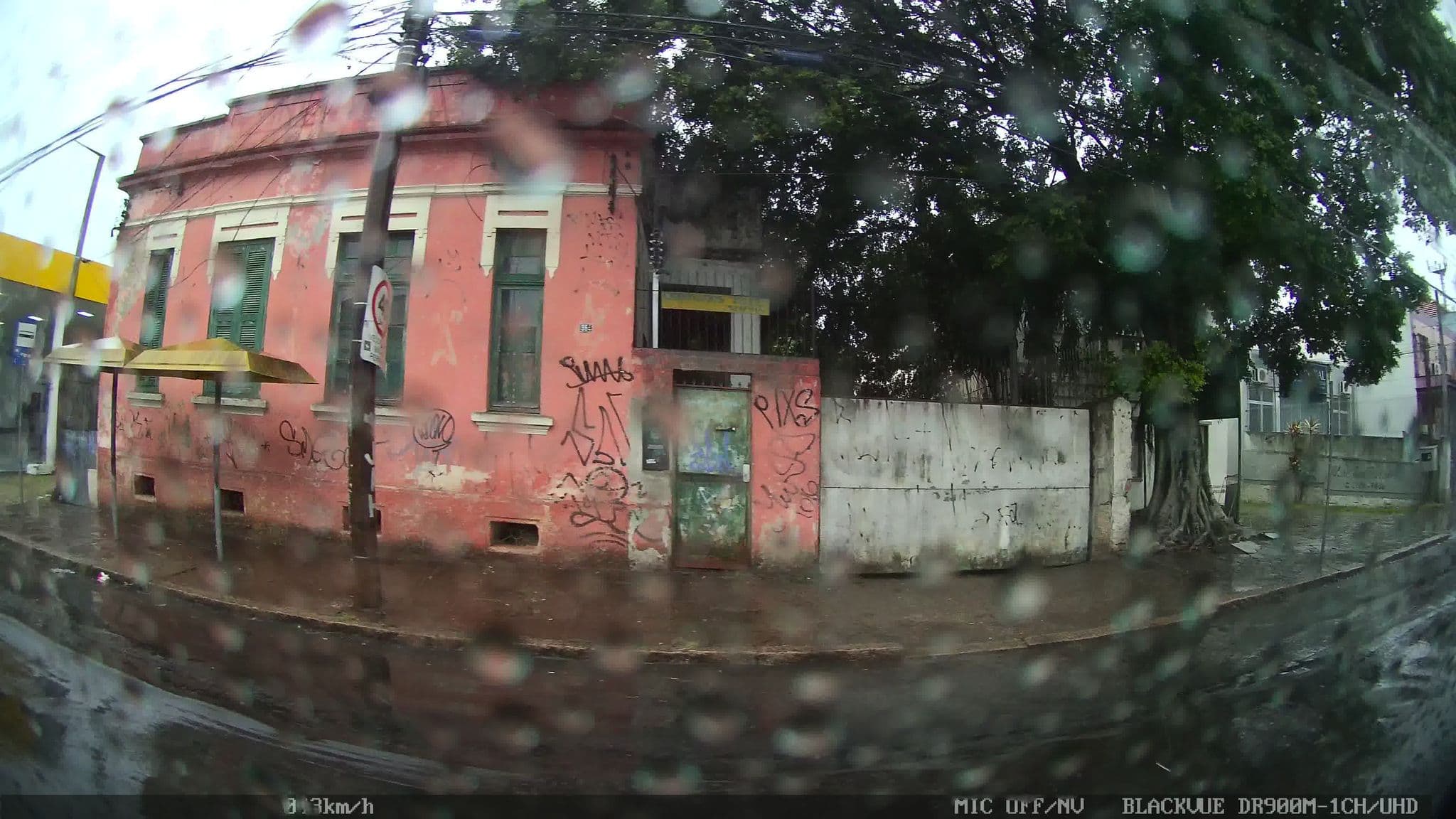 Street view near Hotel San Francisco, Porto Alegre — © kaart_1 (CC BY-SA · Mapillary)