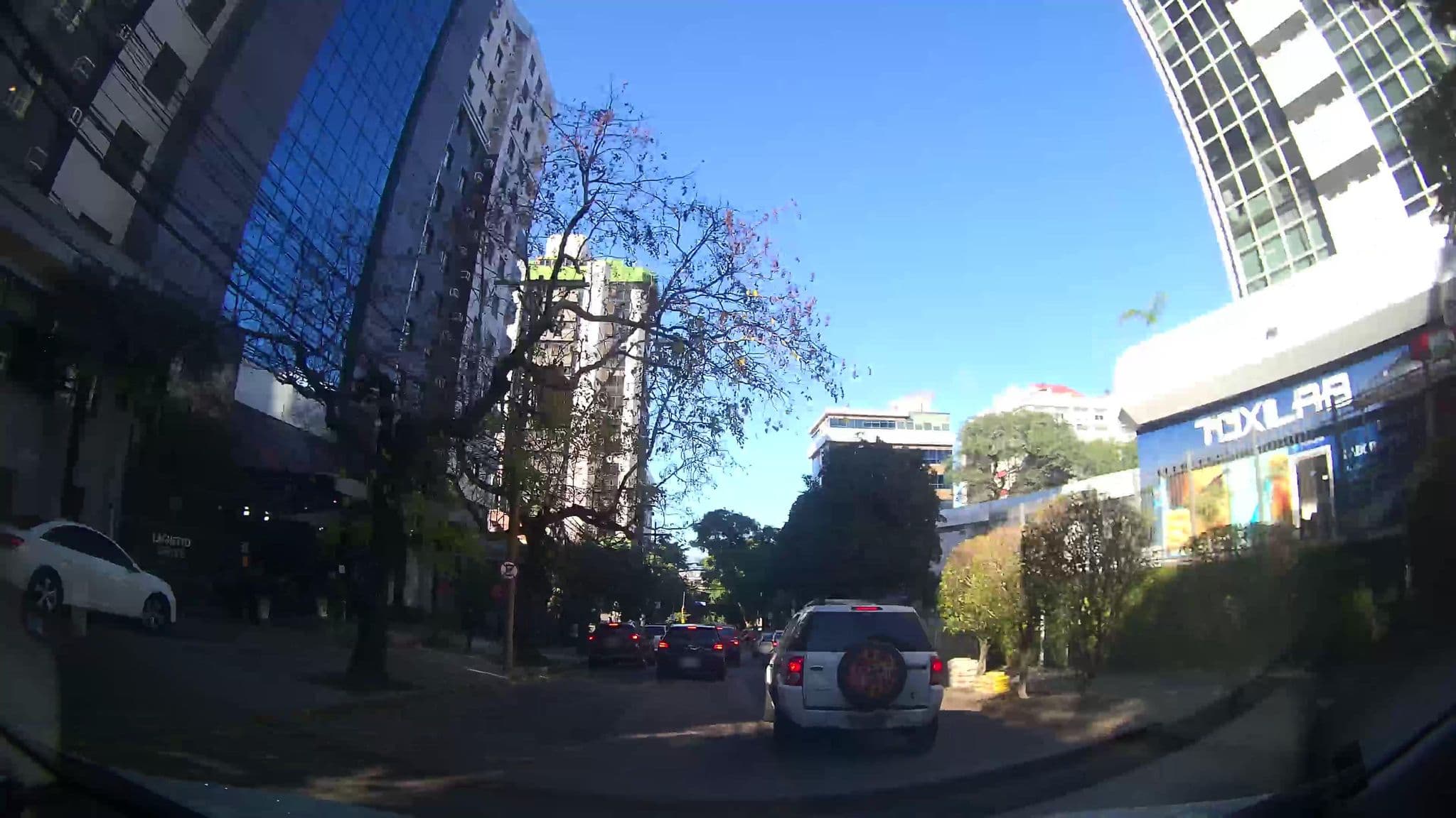 Street view near Hotel Laghetto Vertice Manhattan, Porto Alegre — © marciosampaio (CC BY-SA · Mapillary)