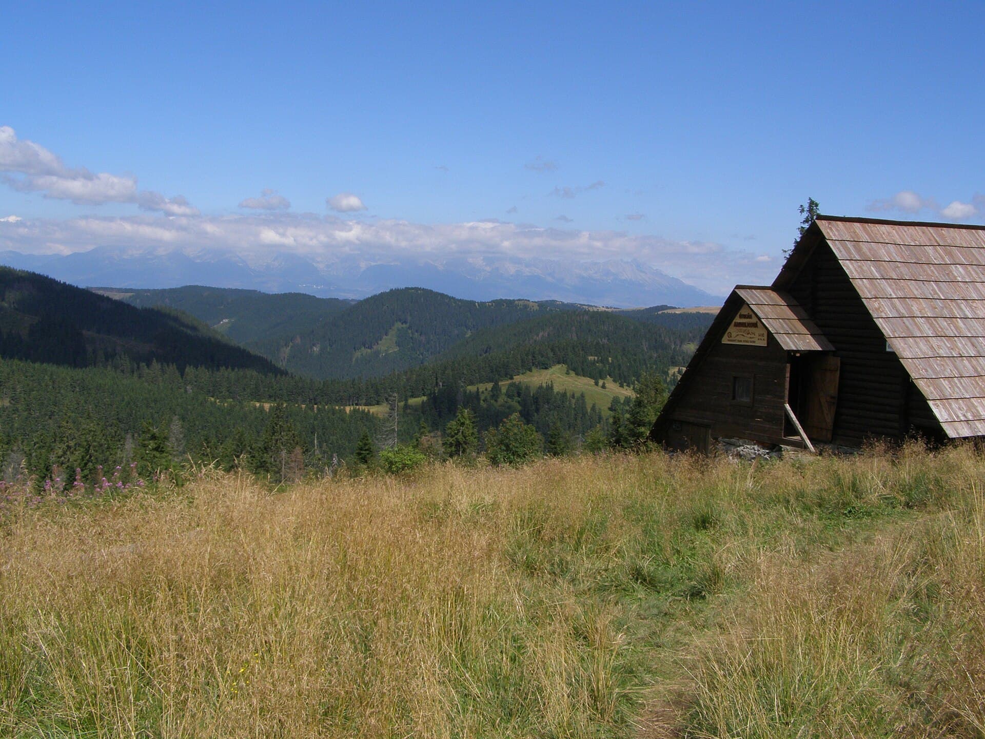 Útulňa Andrejcová (via Wikimedia Commons, CC BY-SA 3.0)