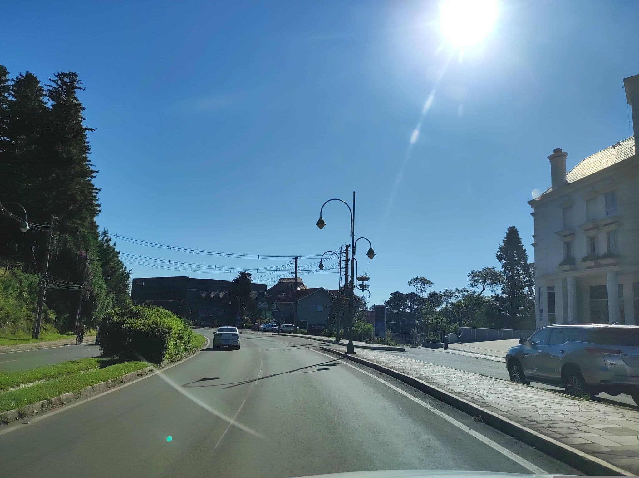 Street view near Laghetto Alegro/ Gramado-RS, Gramado — © diegokrein (CC BY-SA · Mapillary)