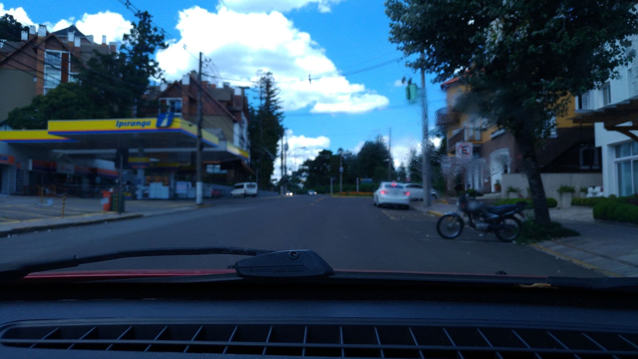 Street view near Encantos Charme Hotel, Gramado — © viniciusgrassi (CC BY-SA · Mapillary)