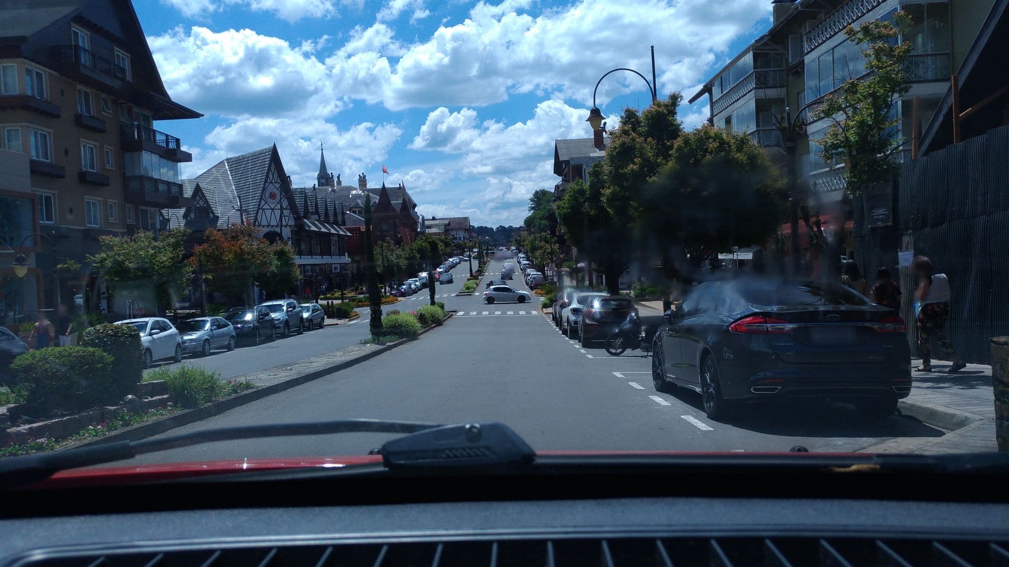 Street view near Hotel Cavalo Branco, Gramado — © viniciusgrassi (CC BY-SA · Mapillary)