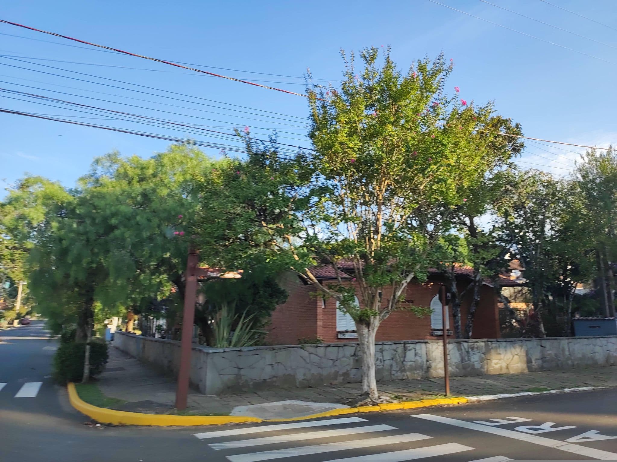 Street view near Pousada Casa João e Maria II, Gramado — © diegokrein (CC BY-SA · Mapillary)