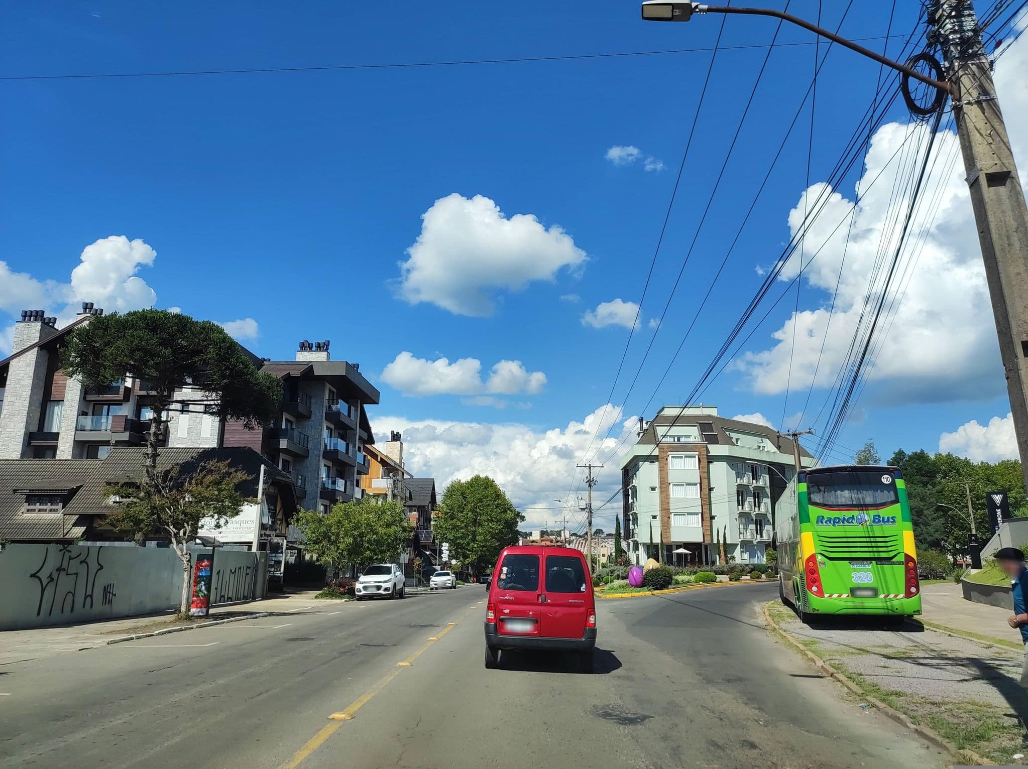 Street view near Hotel Laghetto Viverone Canela, Canela — © diegokrein (CC BY-SA · Mapillary)