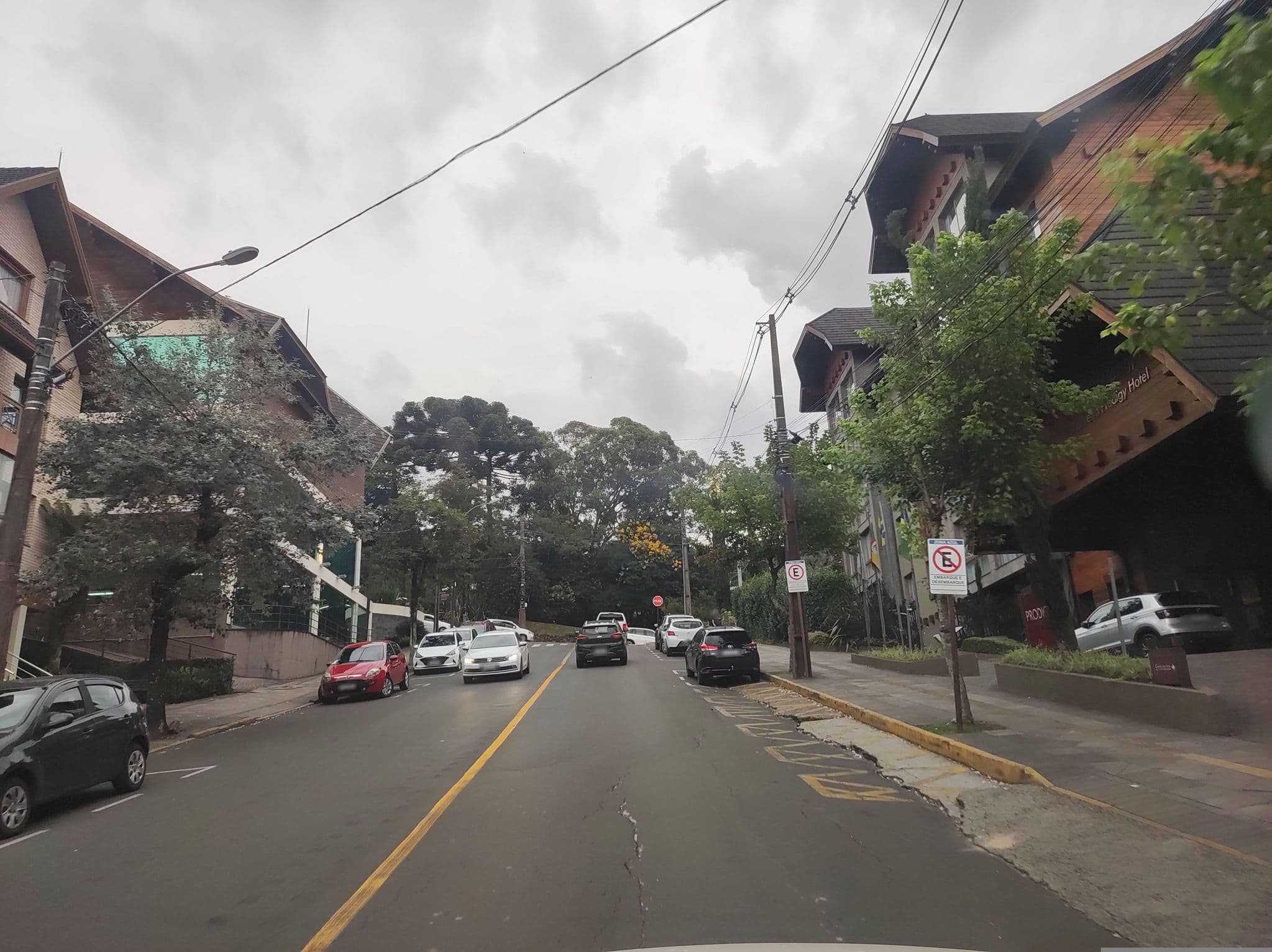 Street view near Prodigy Gramado Hotel, Gramado — © diegokrein (CC BY-SA · Mapillary)