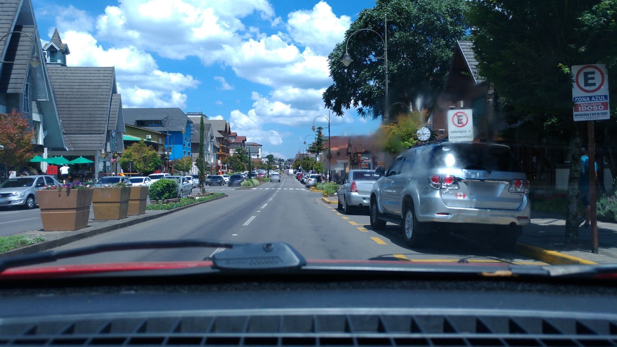 Street view near Hotel Vovó Carolina, Gramado — © viniciusgrassi (CC BY-SA · Mapillary)