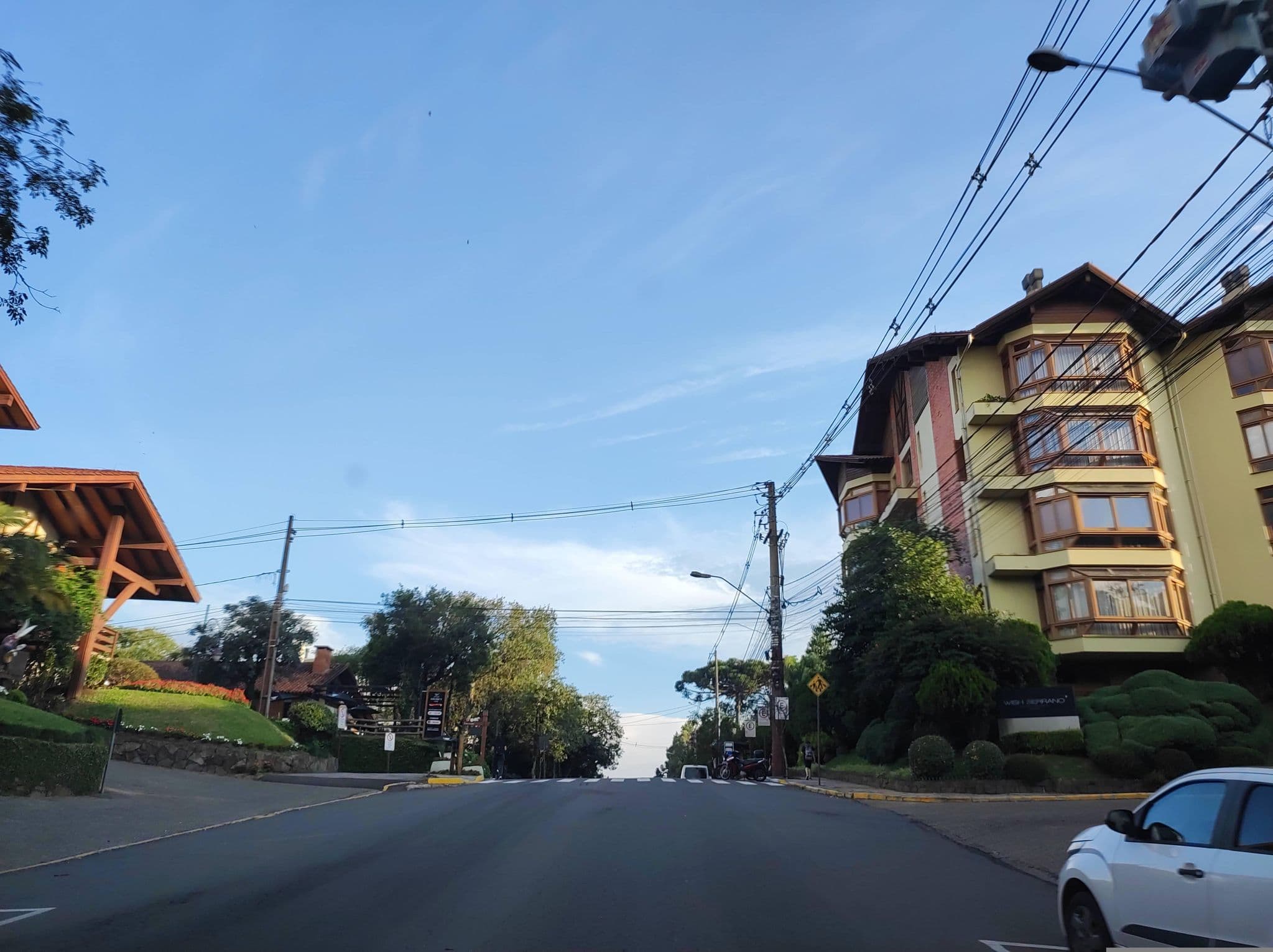 Street view near Hotel Serrano, Gramado — © diegokrein (CC BY-SA · Mapillary)