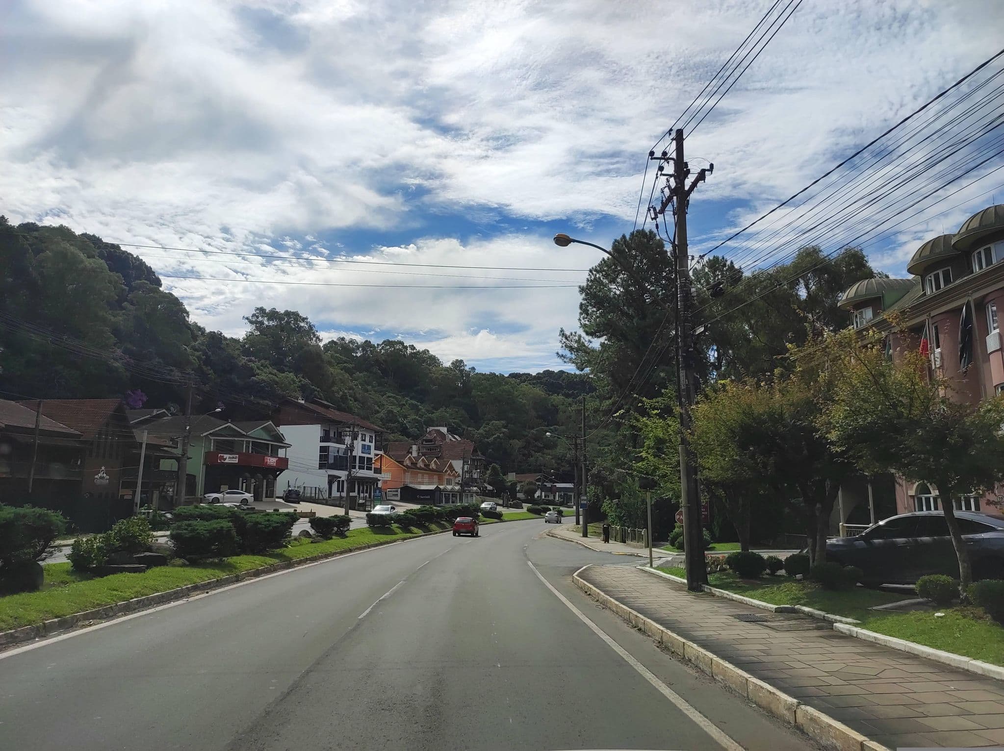 Street view near Café da Manhã @ Hotel Laghetto Siena, Gramado — © diegokrein (CC BY-SA · Mapillary)