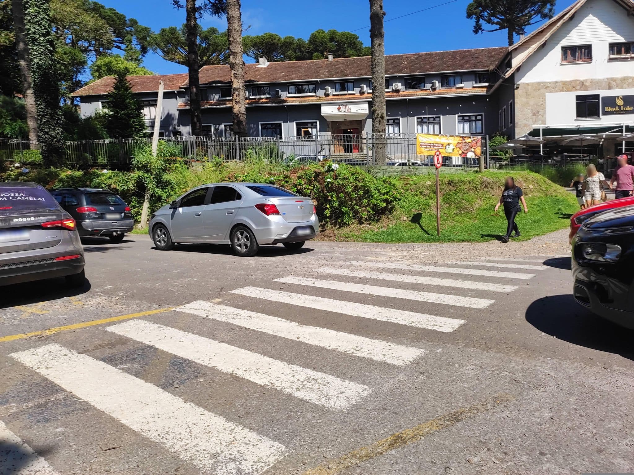 Street view near Casa da Juventude, Gramado — © diegokrein (CC BY-SA · Mapillary)
