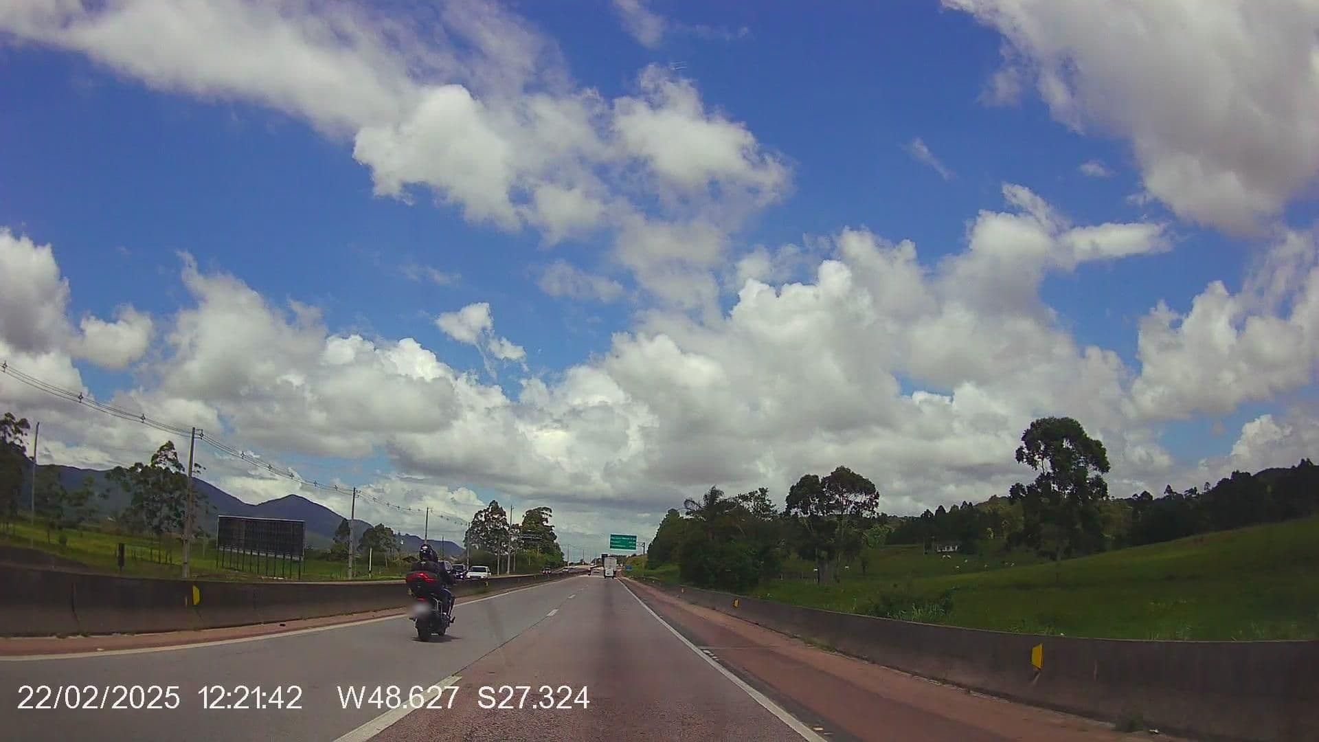 Street view near Hotel Morro Das Pedras, Governador Celso Ramos — © tomio (CC BY-SA · Mapillary)