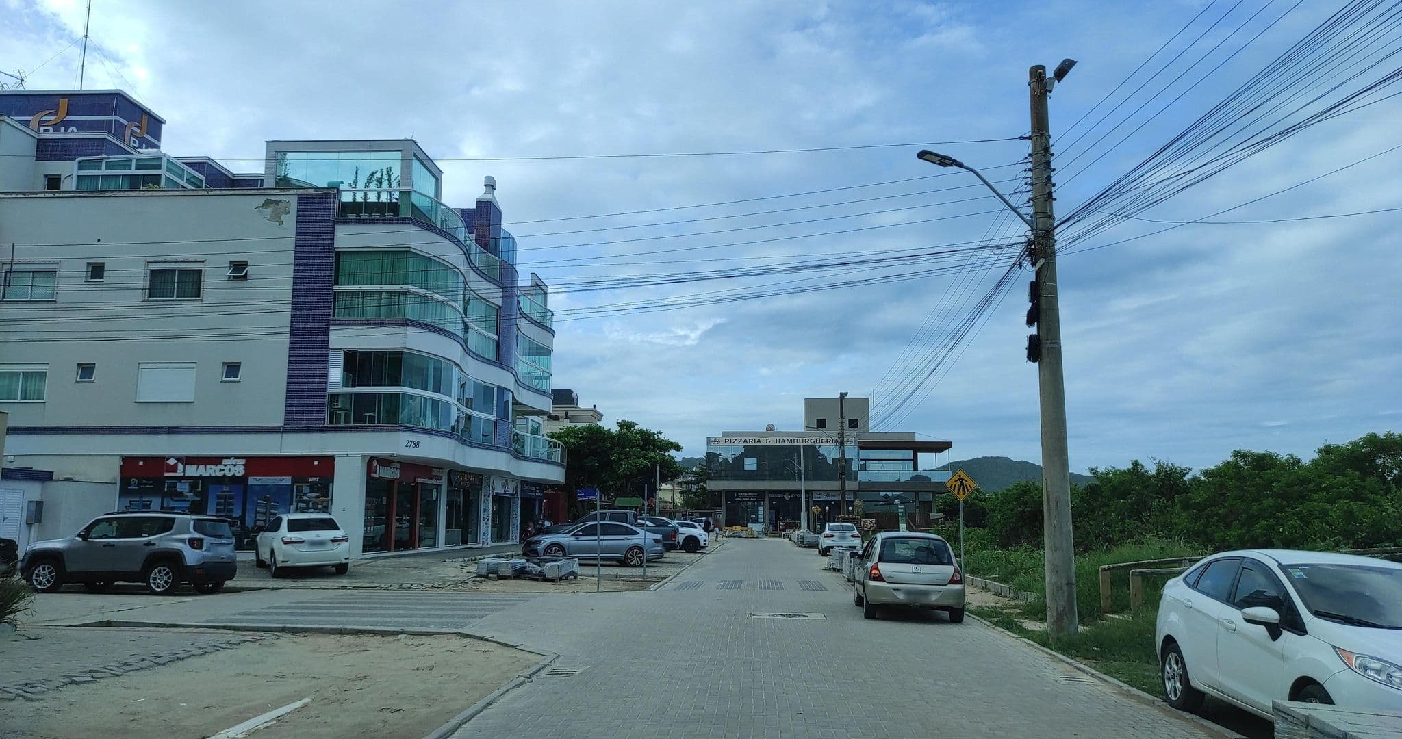 Street view near Hy Apart Hotel, Bombinhas — © diegokrein (CC BY-SA · Mapillary)