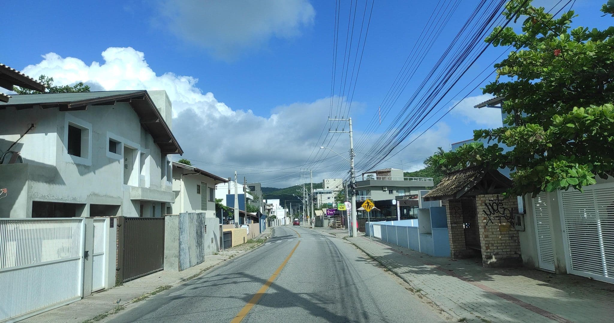 Street view near pousada refúgio, Bombinhas — © diegokrein (CC BY-SA · Mapillary)