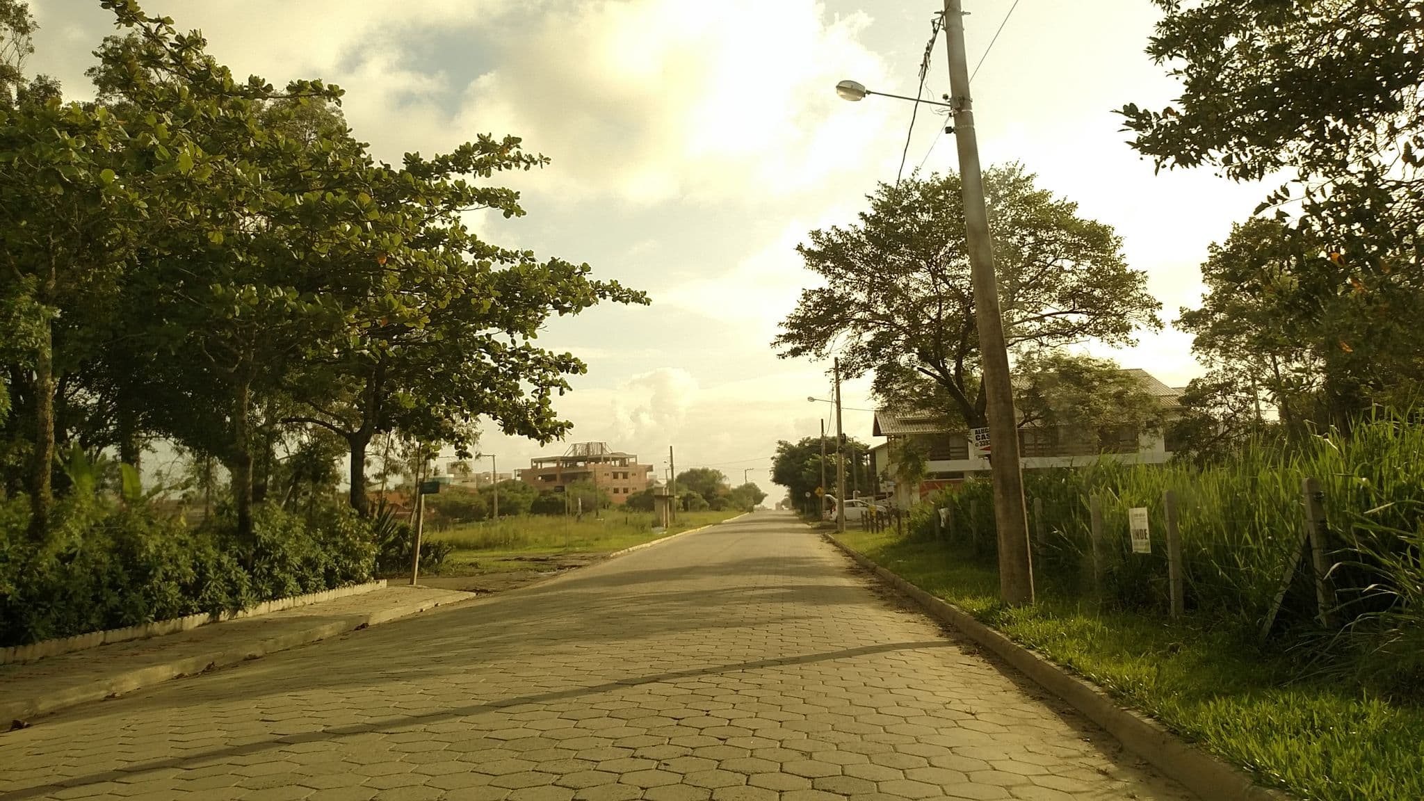 Street view near Pousada Recanto Praia Azul, Bombinhas — © poeiradasestrelas (CC BY-SA · Mapillary)