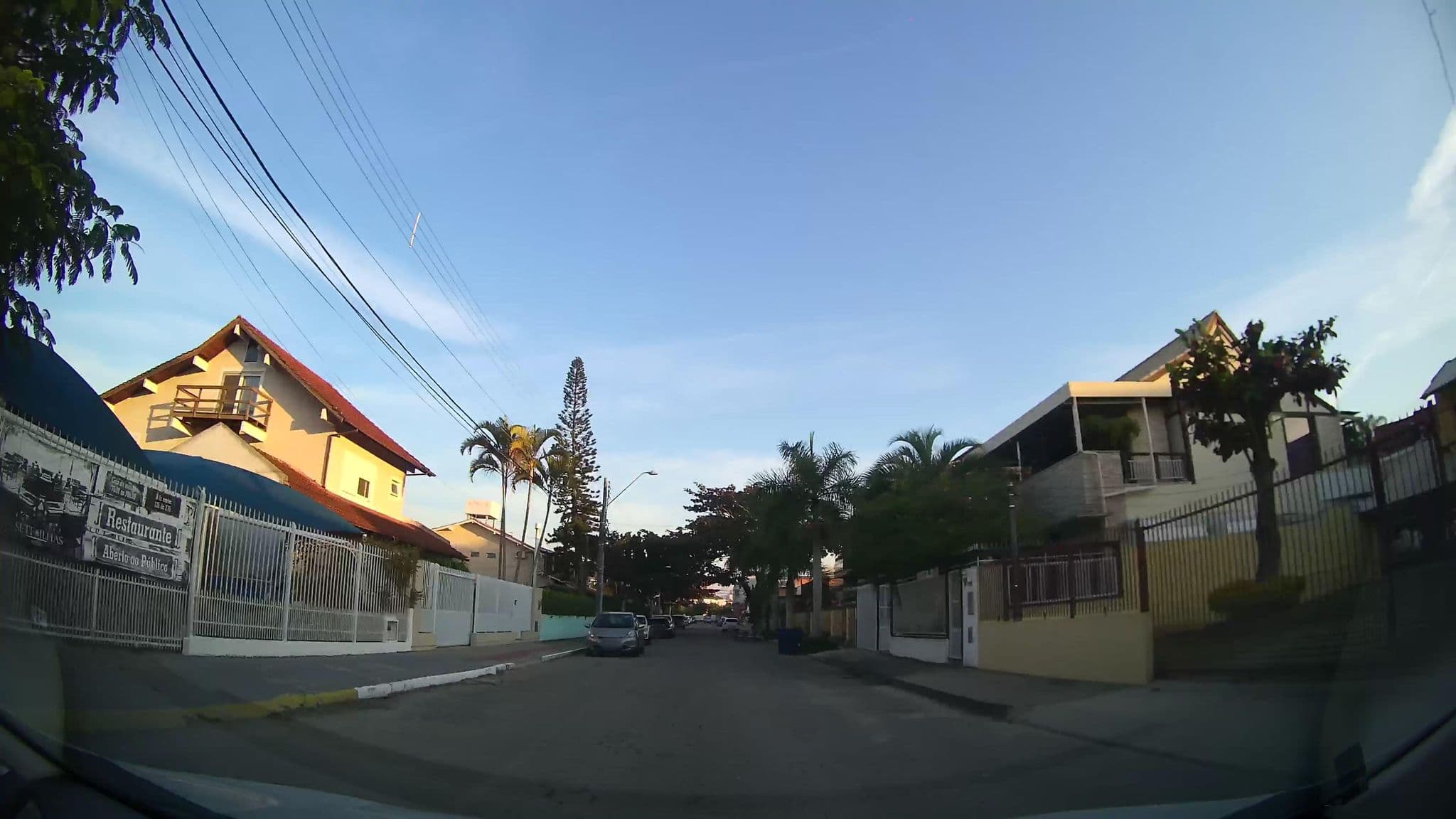 Street view near Paty's Garden Pousada & Bistro, Governador Celso Ramos — © marciosampaio (CC BY-SA · Mapillary)