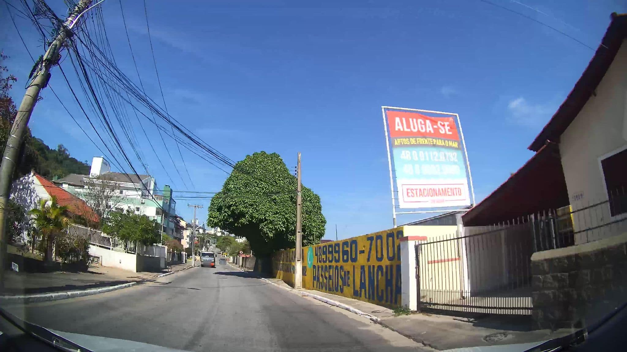 Street view near Floripa Jurerê Pé Na Areia(Estacionamento), Governador Celso Ramos — © marciosampaio (CC BY-SA · Mapillary)