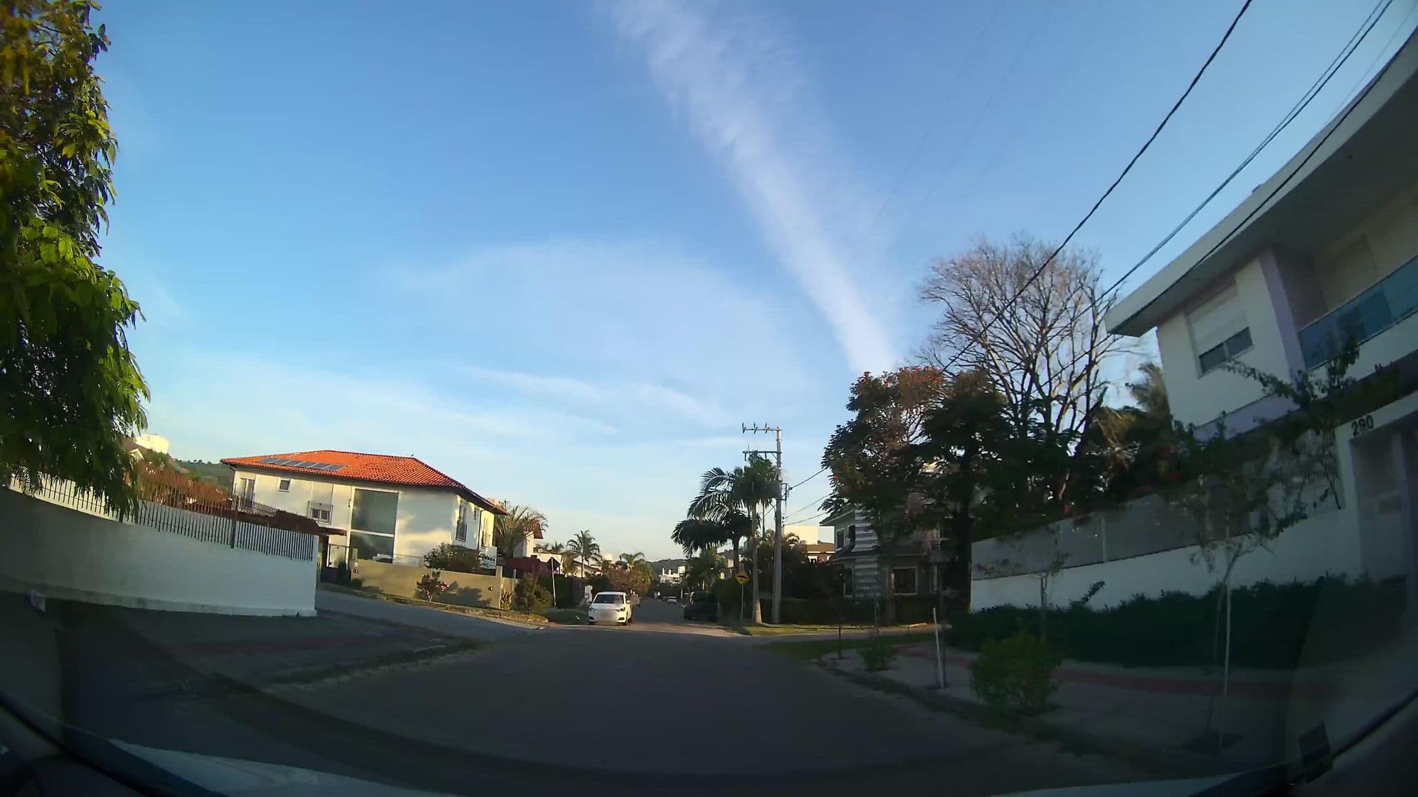Street view near Tamiris House Suites, Itacorubi — © marciosampaio (CC BY-SA · Mapillary)