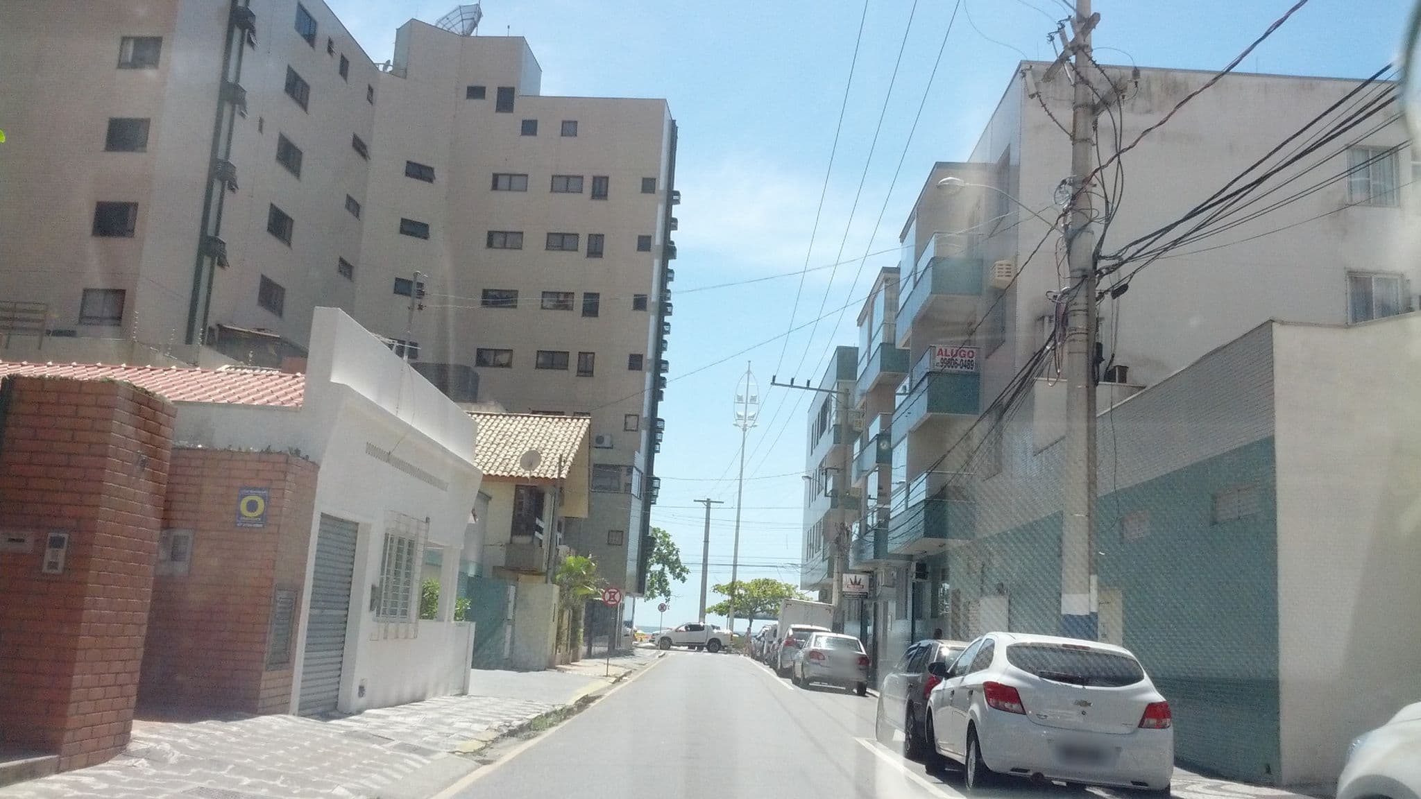 Street view near Canto dos Coqueiros, Balneário Camboriú — © poeiradasestrelas (CC BY-SA · Mapillary)