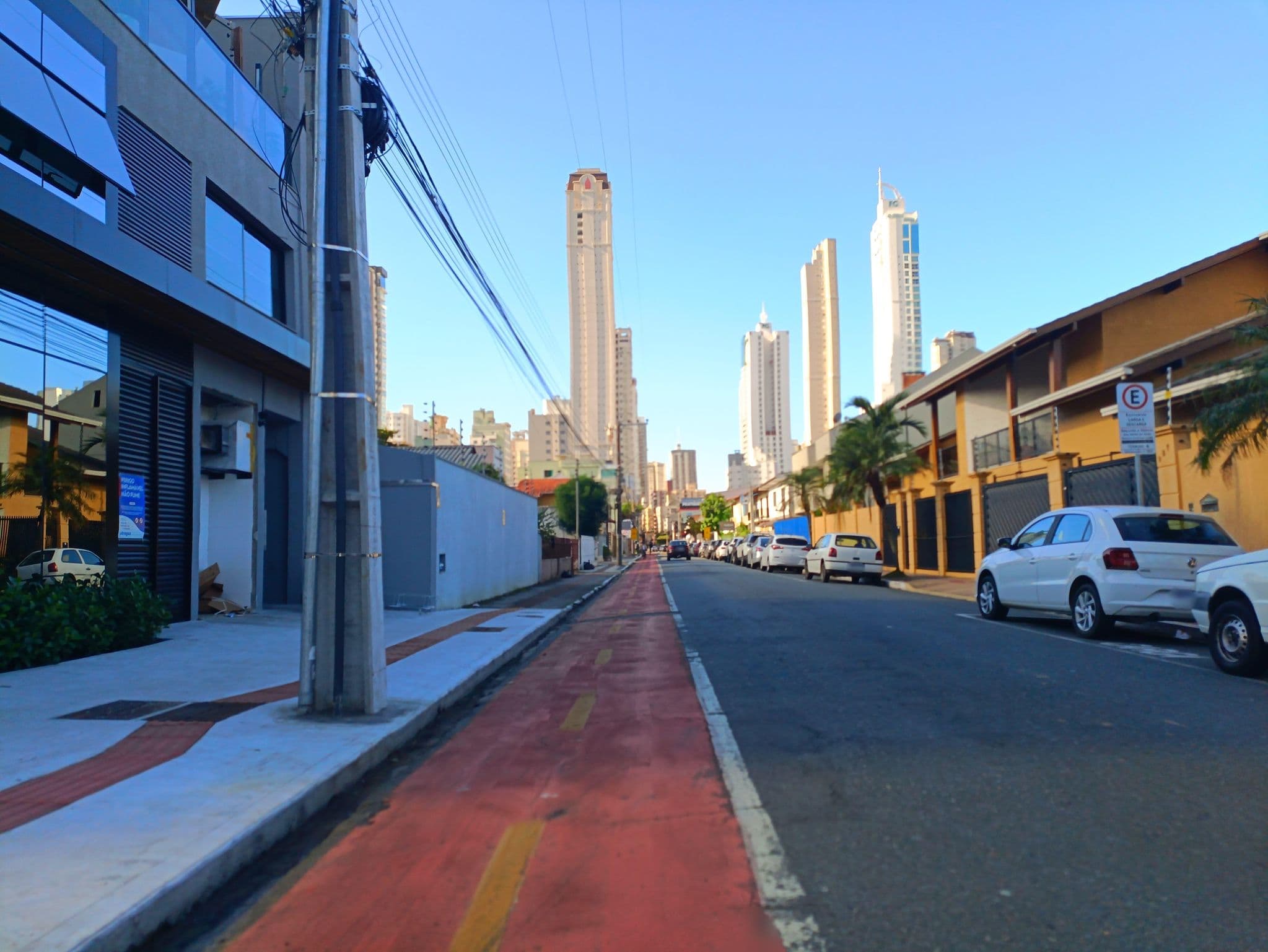 Street view near Hotel Praiamar, Balneário Camboriú — © ags1968 (CC BY-SA · Mapillary)