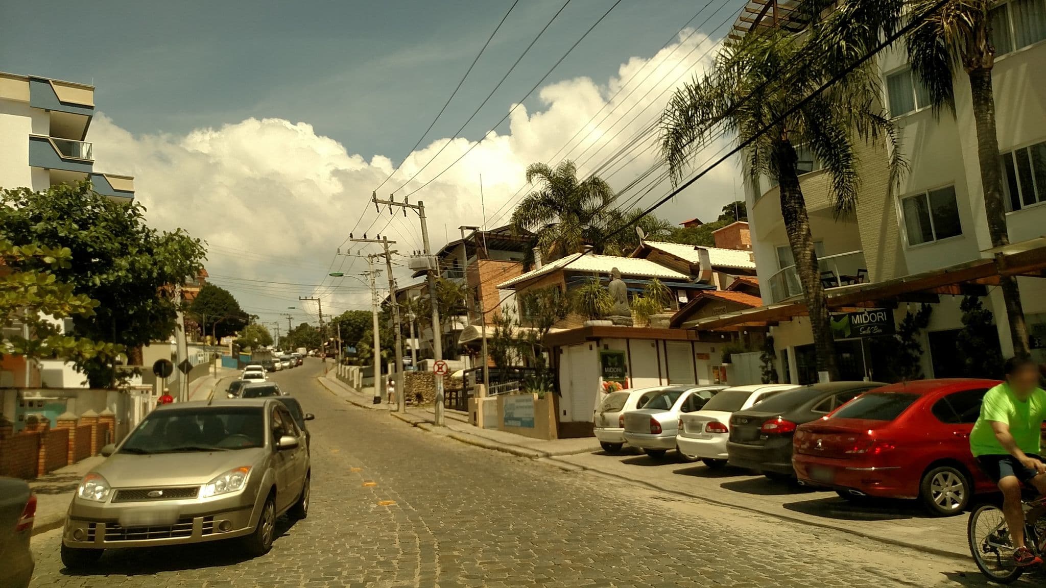 Street view near Bora Beach Apart, Bombinhas — © poeiradasestrelas (CC BY-SA · Mapillary)