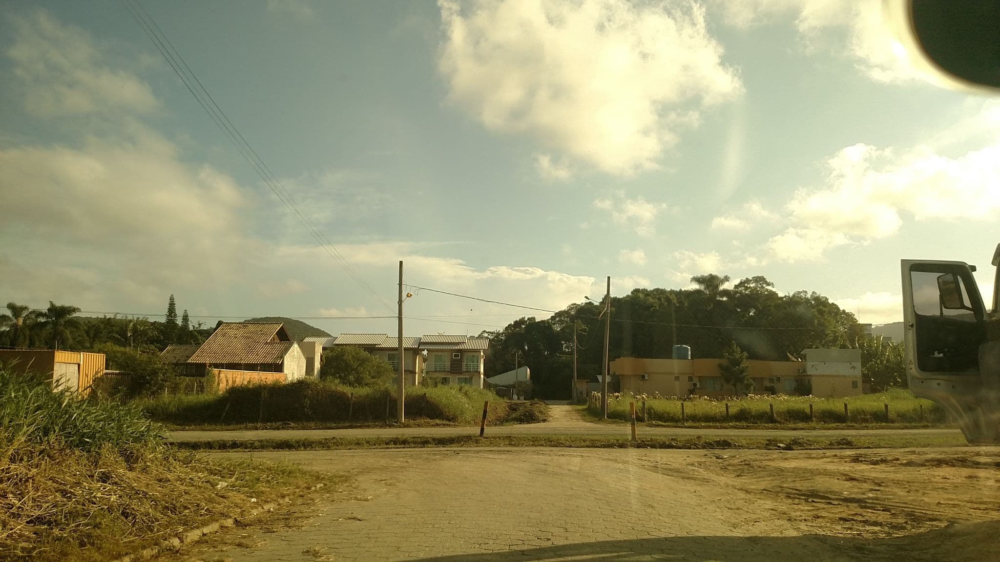Street view near Residencial Jardim Gales, Bombinhas — © poeiradasestrelas (CC BY-SA · Mapillary)