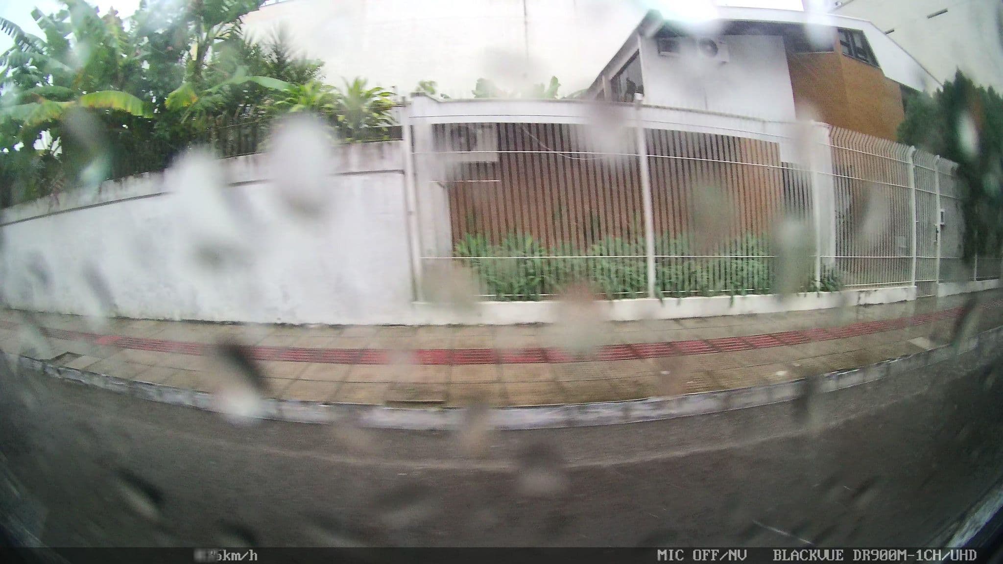 Street view near Hotel Ilhas Gregas, Balneário Camboriú — © kaart5 (CC BY-SA · Mapillary)