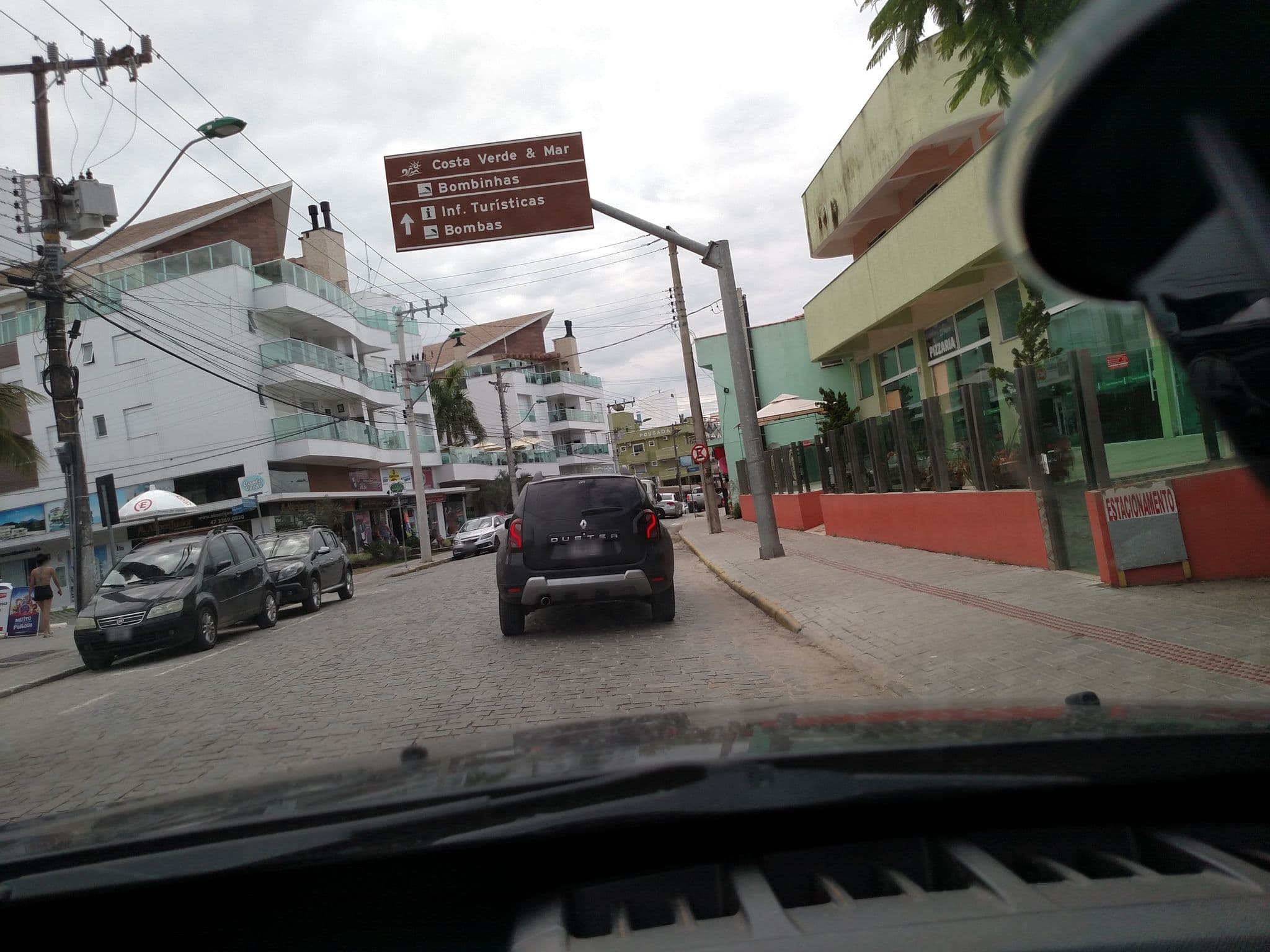 Street view near Ed. Solar de Bombinhas, Bombinhas — © adrianojbr (CC BY-SA · Mapillary)