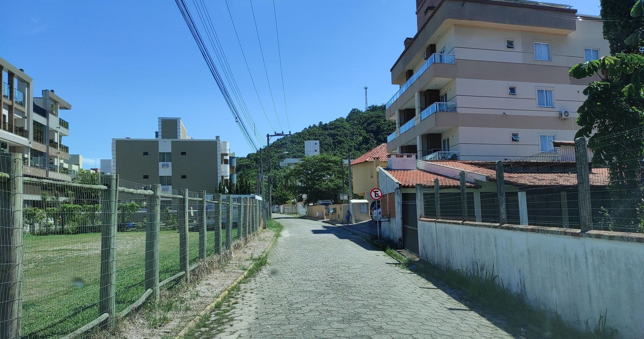 Street view near Alugue Bombinhas, Bombinhas — © diegokrein (CC BY-SA · Mapillary)