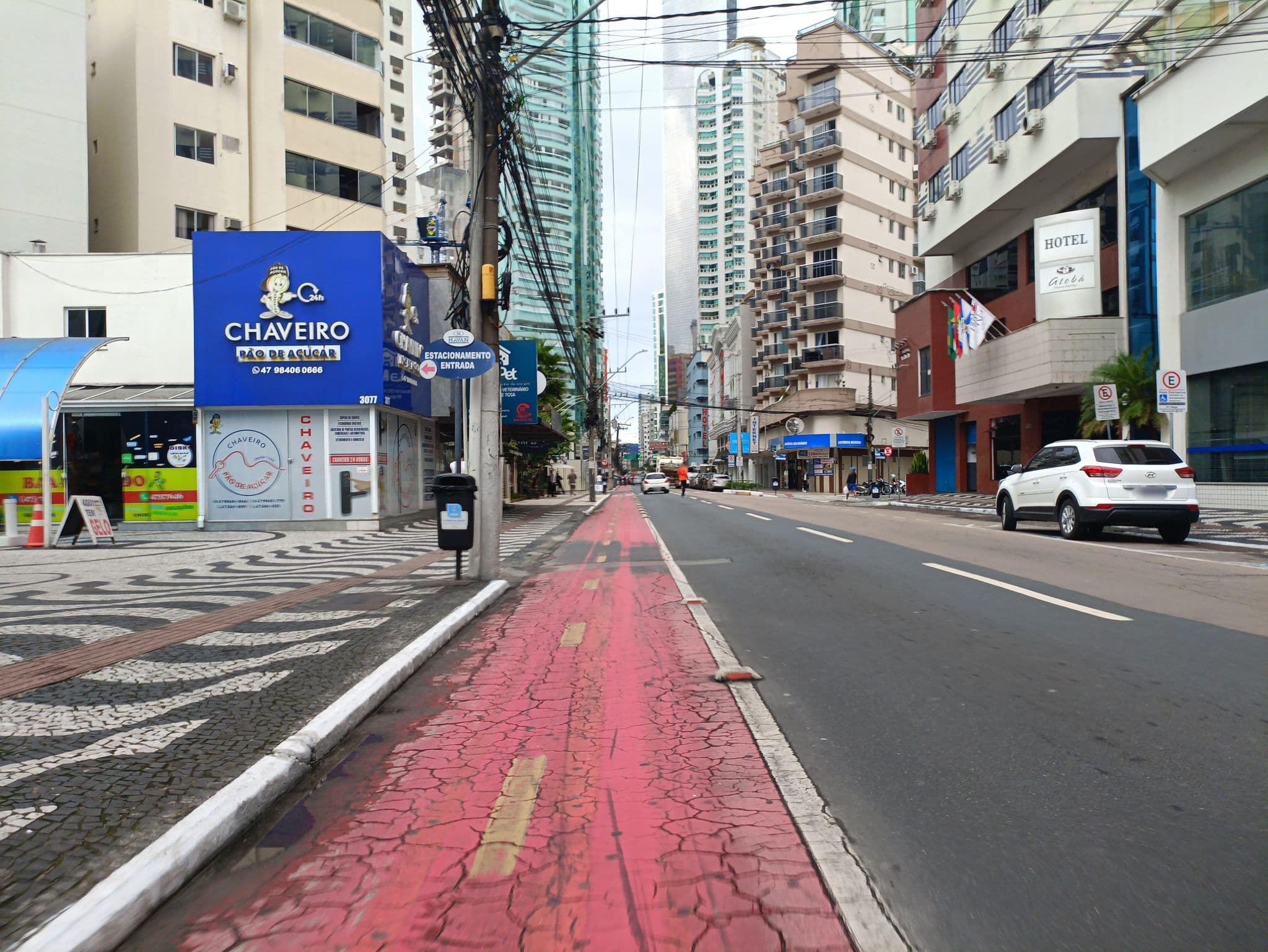 Street view near Atobá Praia Hotel, Balneário Camboriú — © ags1968 (CC BY-SA · Mapillary)