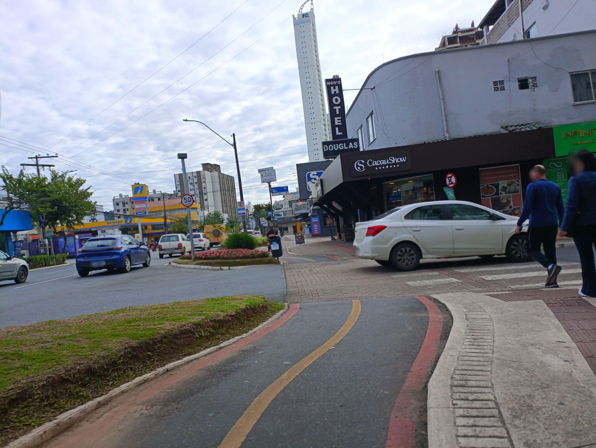 Street view near Hotel Novo Douglas, Balneário Camboriú — © ags1968 (CC BY-SA · Mapillary)