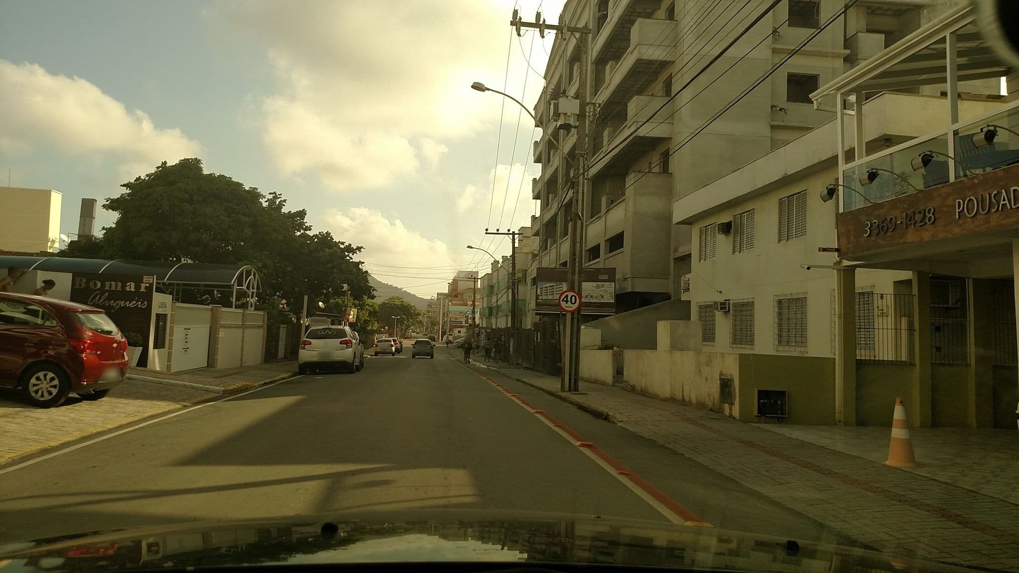 Street view near Edifício Bomar, Bombinhas — © poeiradasestrelas (CC BY-SA · Mapillary)