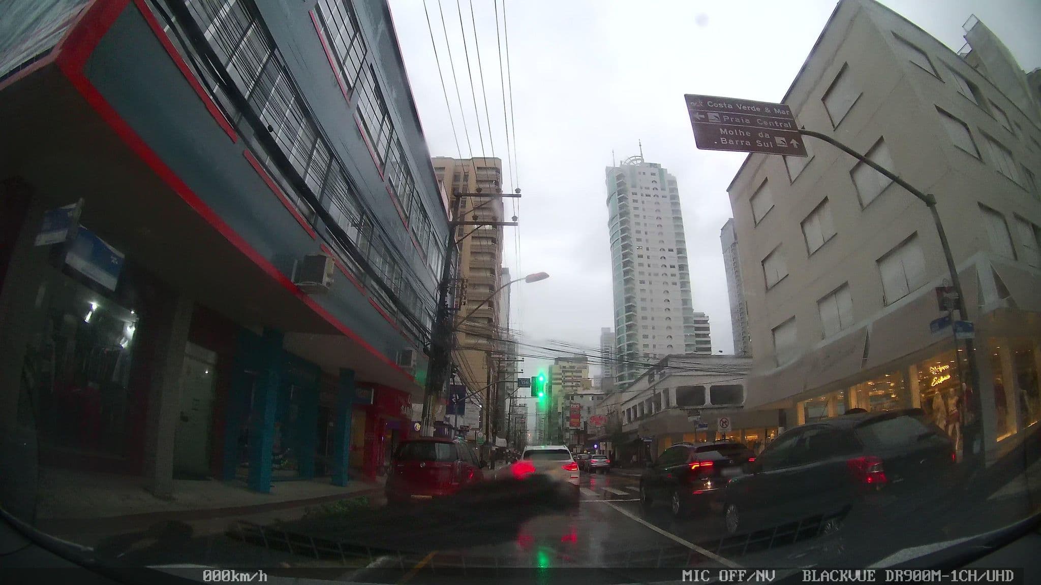 Street view near Hotel Saxonia, Balneário Camboriú — © kaart5 (CC BY-SA · Mapillary)