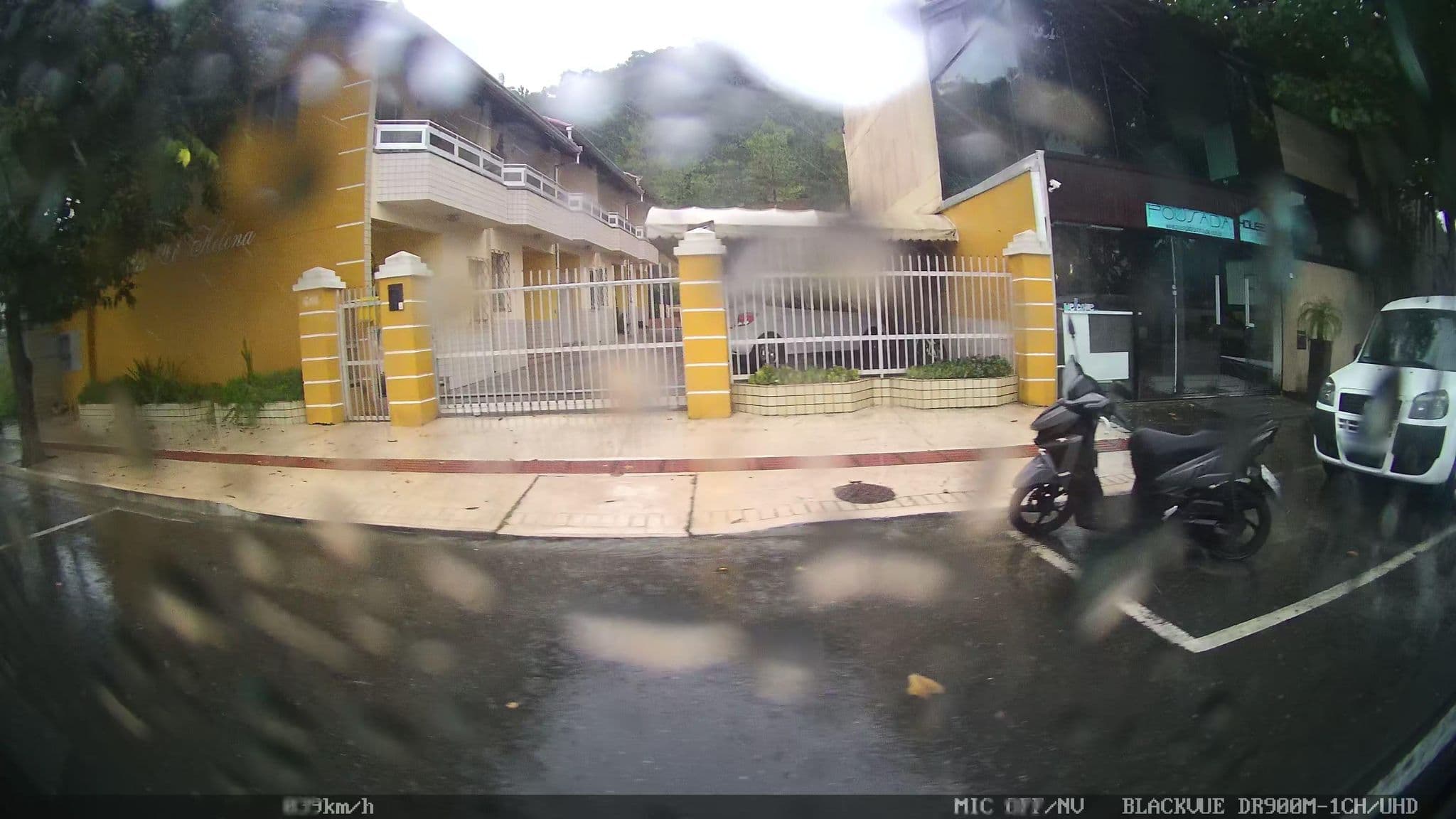 Street view near Pousada Bravo House, Balneário Camboriú — © kaart5 (CC BY-SA · Mapillary)