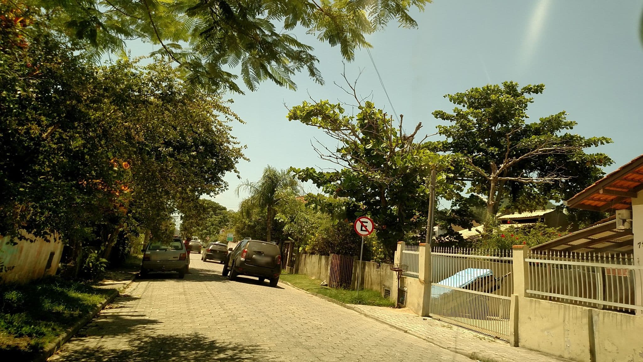 Street view near Pousada Vila Marola, Bombinhas — © poeiradasestrelas (CC BY-SA · Mapillary)