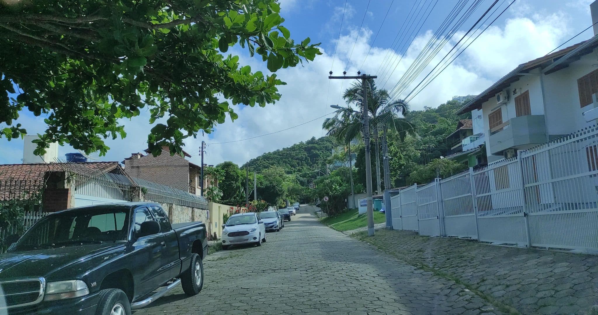Street view near Pousada do sol, Bombinhas — © diegokrein (CC BY-SA · Mapillary)