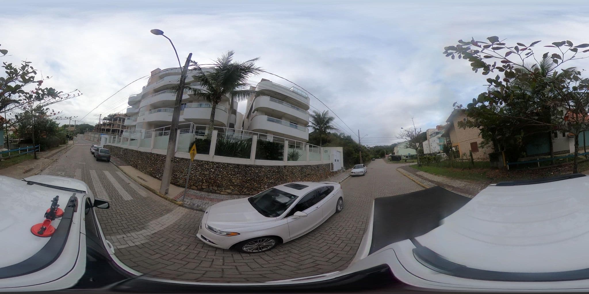 Street view near Res. Charlota, Bombinhas — © jaderbavaresco (CC BY-SA · Mapillary)